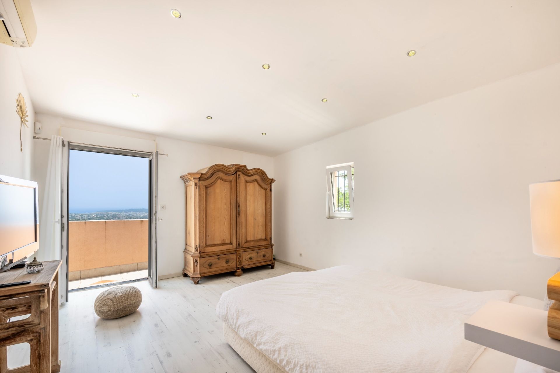 villa 13 Pièces en vente sur VALLAURIS (06220)