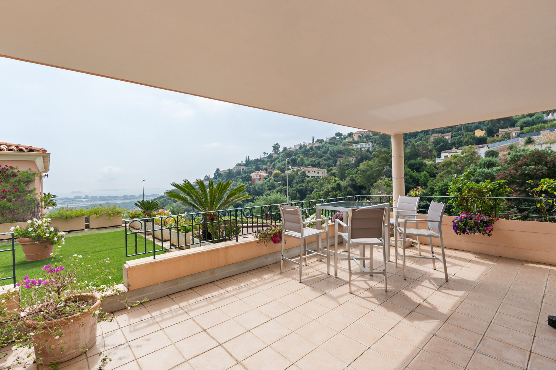 appartement 6 Pièces en vente sur MANDELIEU LA NAPOULE (06210)