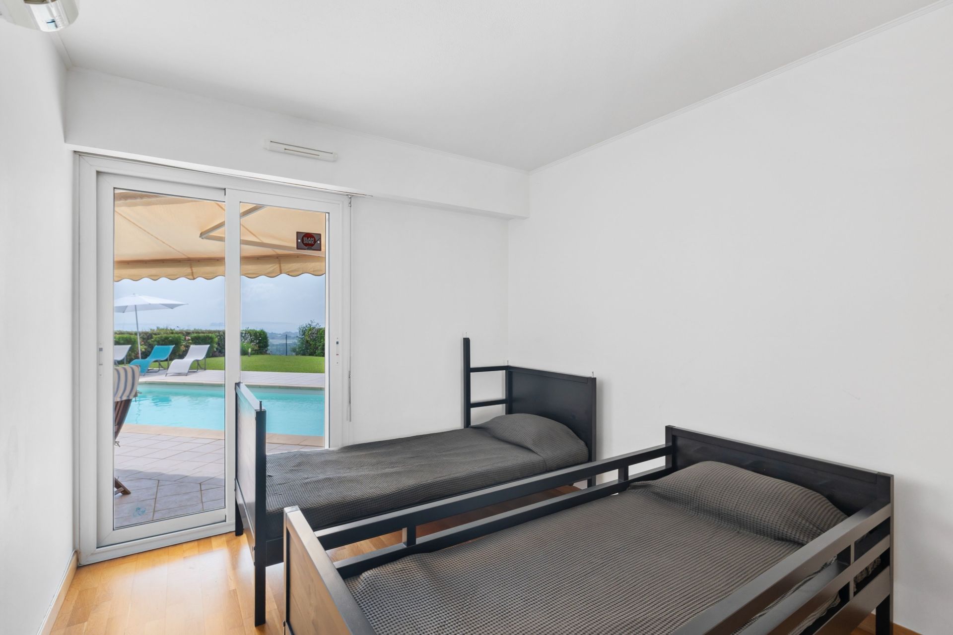 apartment 6 Rooms for sale on MANDELIEU LA NAPOULE (06210)