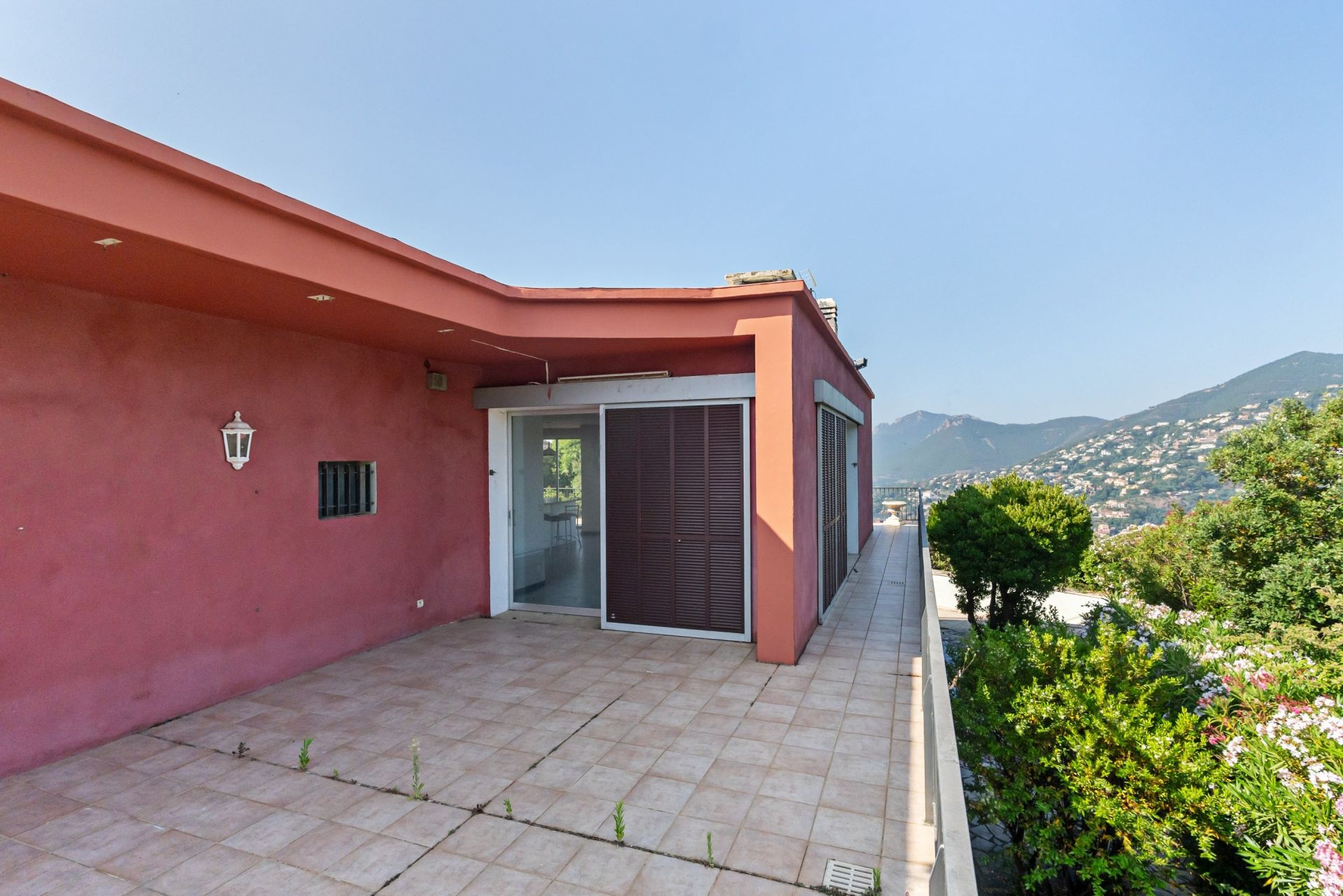 contemporary house 7 Rooms for sale on THEOULE SUR MER (06590)
