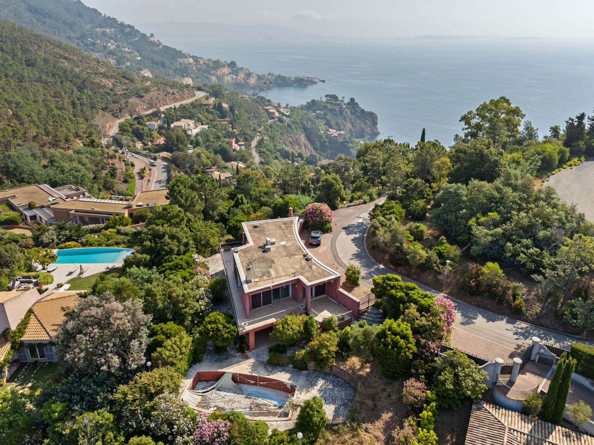 maison contemporaine 7 Pièces en vente sur THEOULE SUR MER (06590)