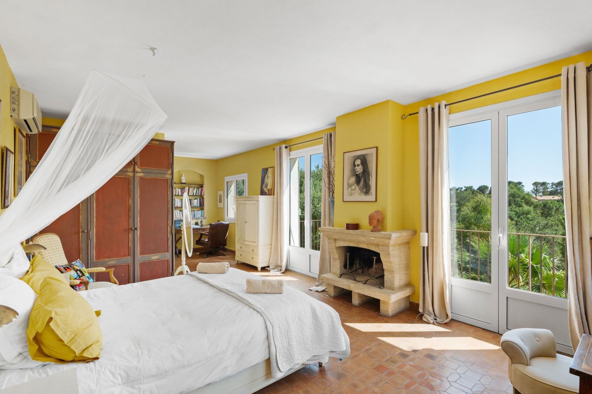 provencal house 7 Rooms for sale on THEOULE SUR MER (06590)