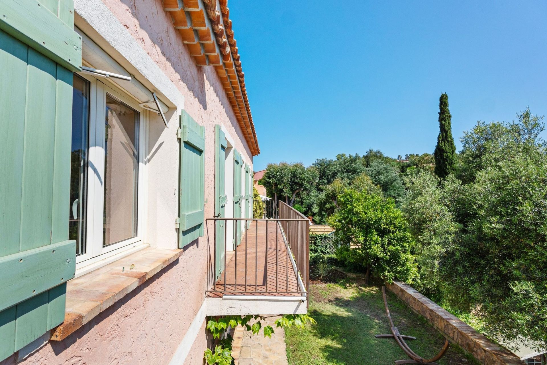 provencal house 7 Rooms for sale on THEOULE SUR MER (06590)