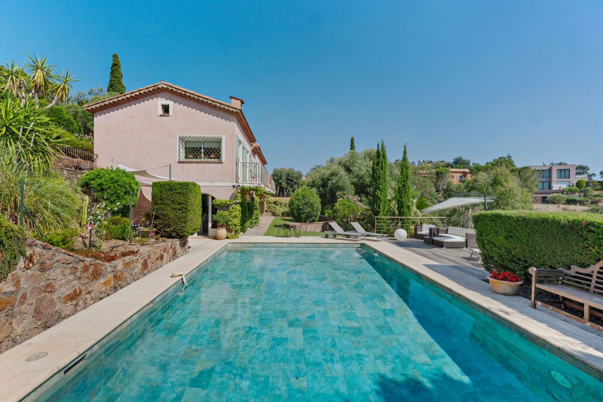 provencal house 7 Rooms for sale on THEOULE SUR MER (06590)