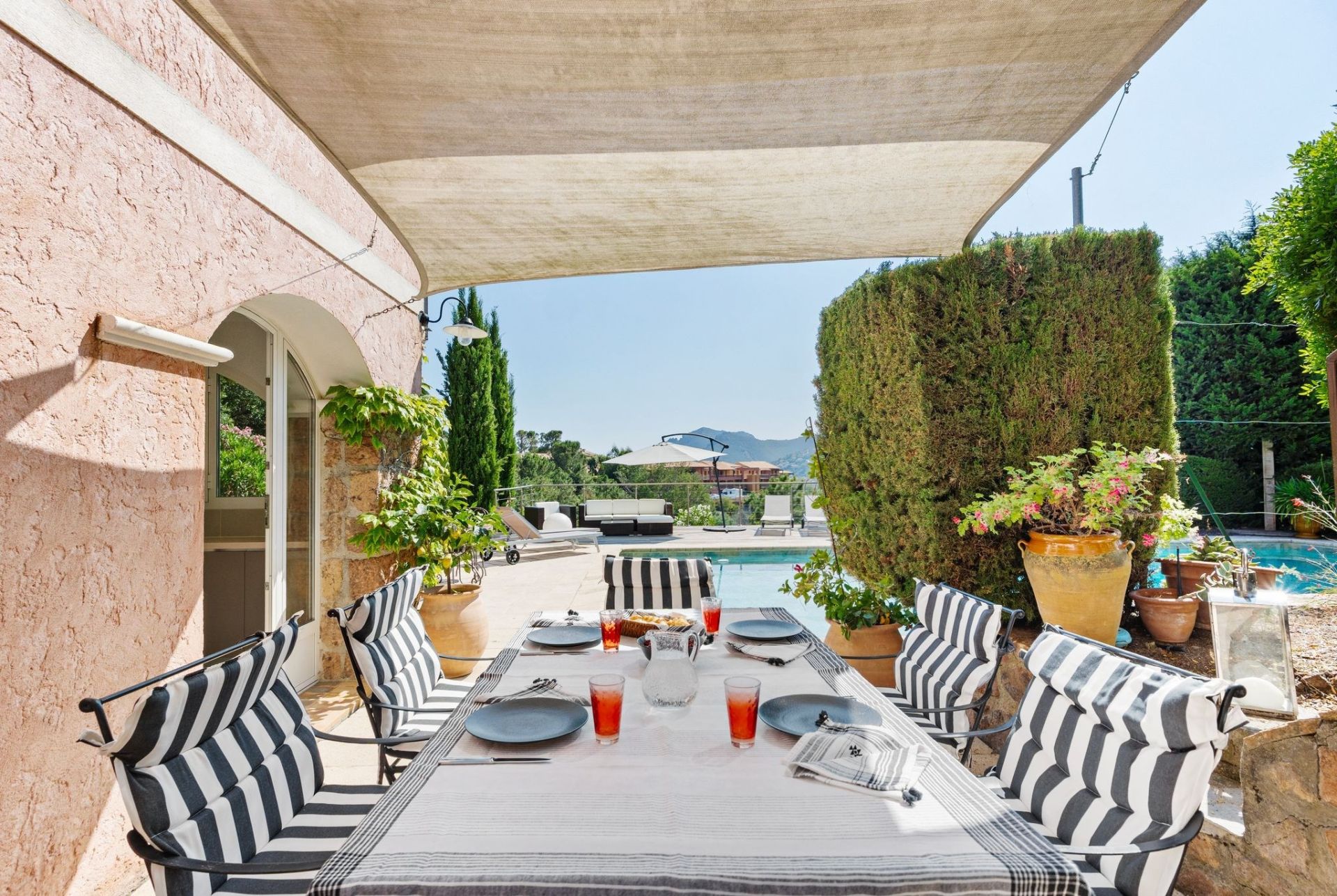 provencal house 7 Rooms for sale on THEOULE SUR MER (06590)