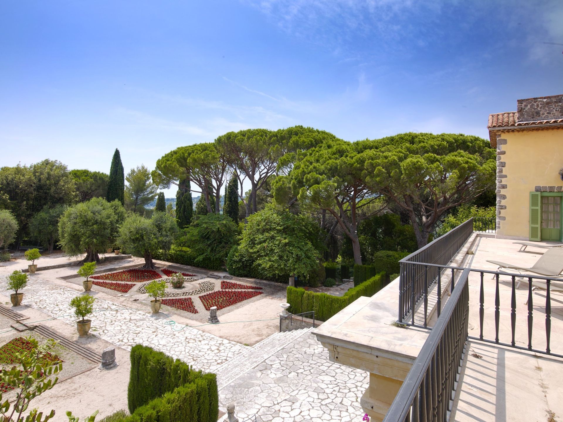 château 39 Pièces en vente sur BIOT (06410)