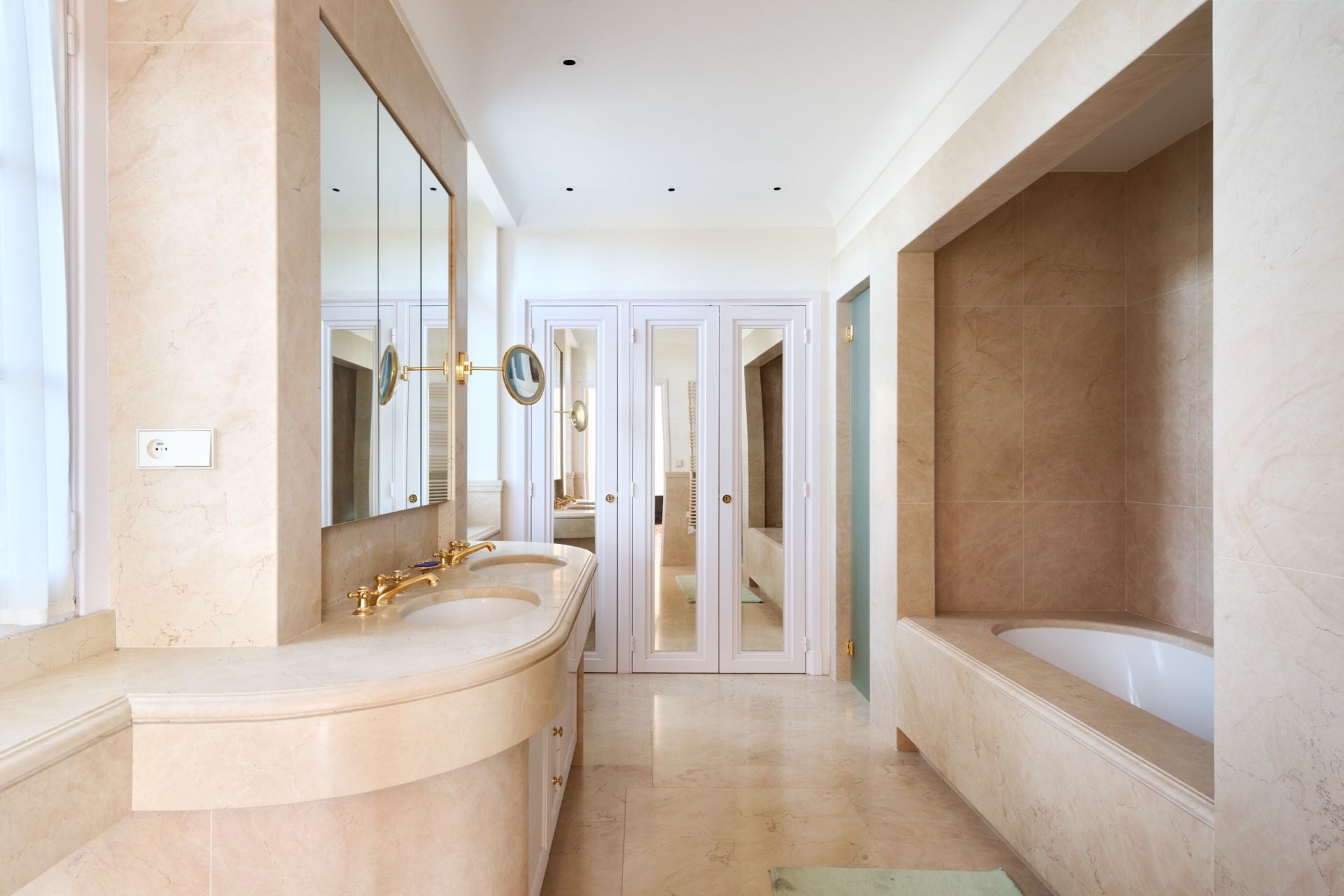 château 39 Pièces en vente sur BIOT (06410)