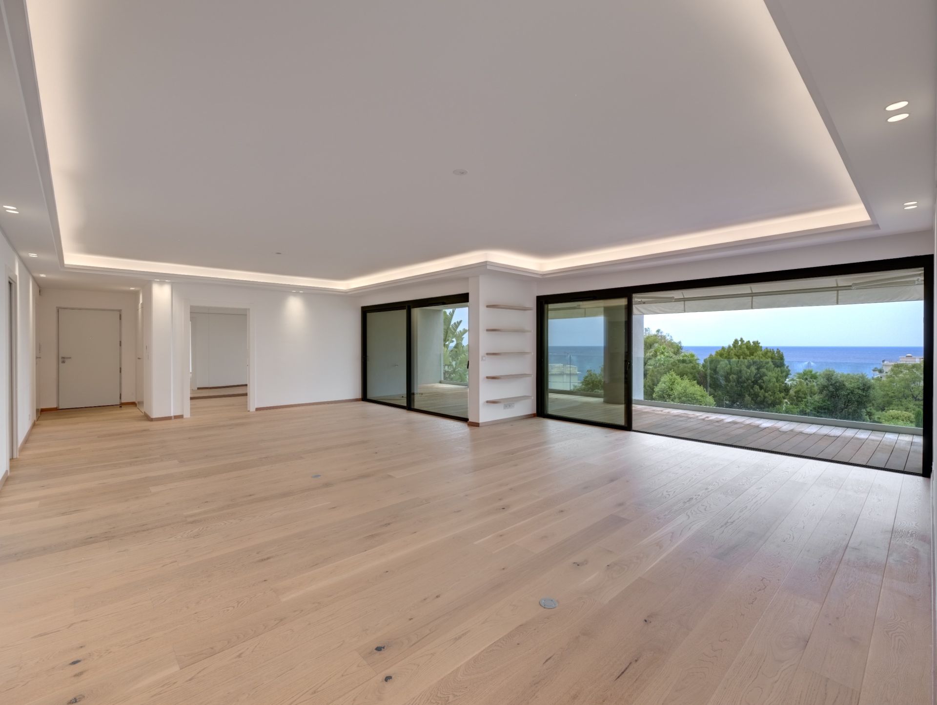 apartment 4 Rooms for sale on VALLAURIS (06220)