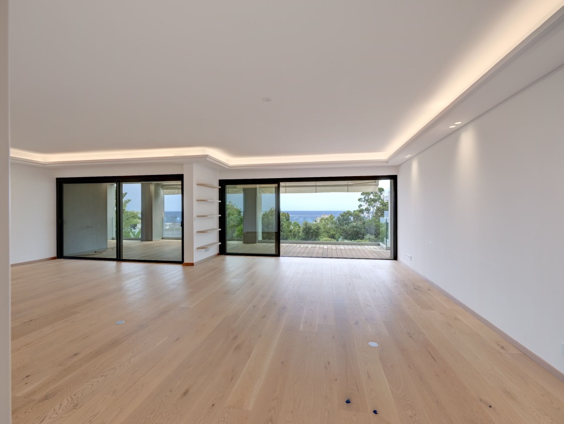 apartment 4 Rooms for sale on VALLAURIS (06220)