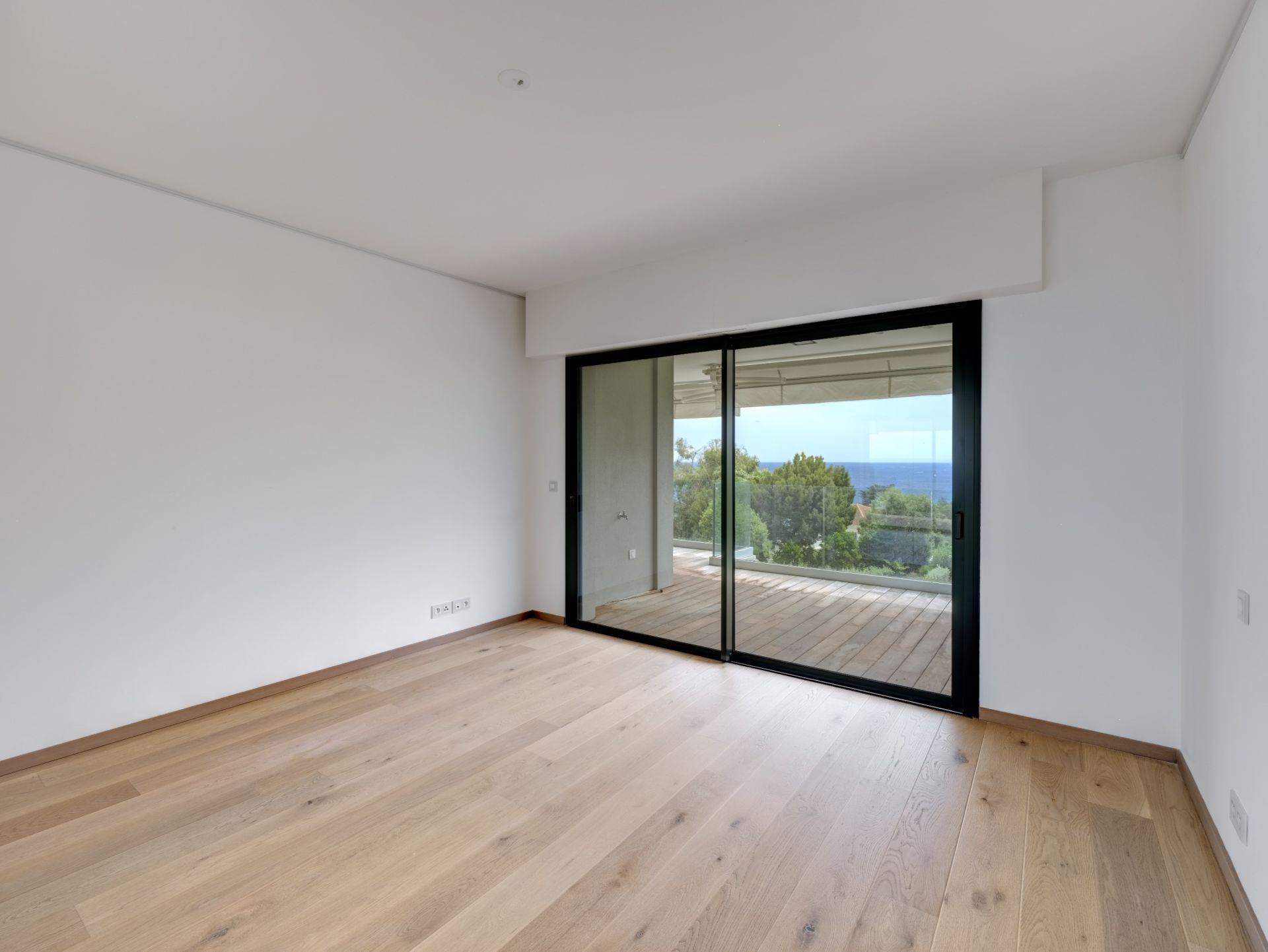 apartment 4 Rooms for sale on VALLAURIS (06220)