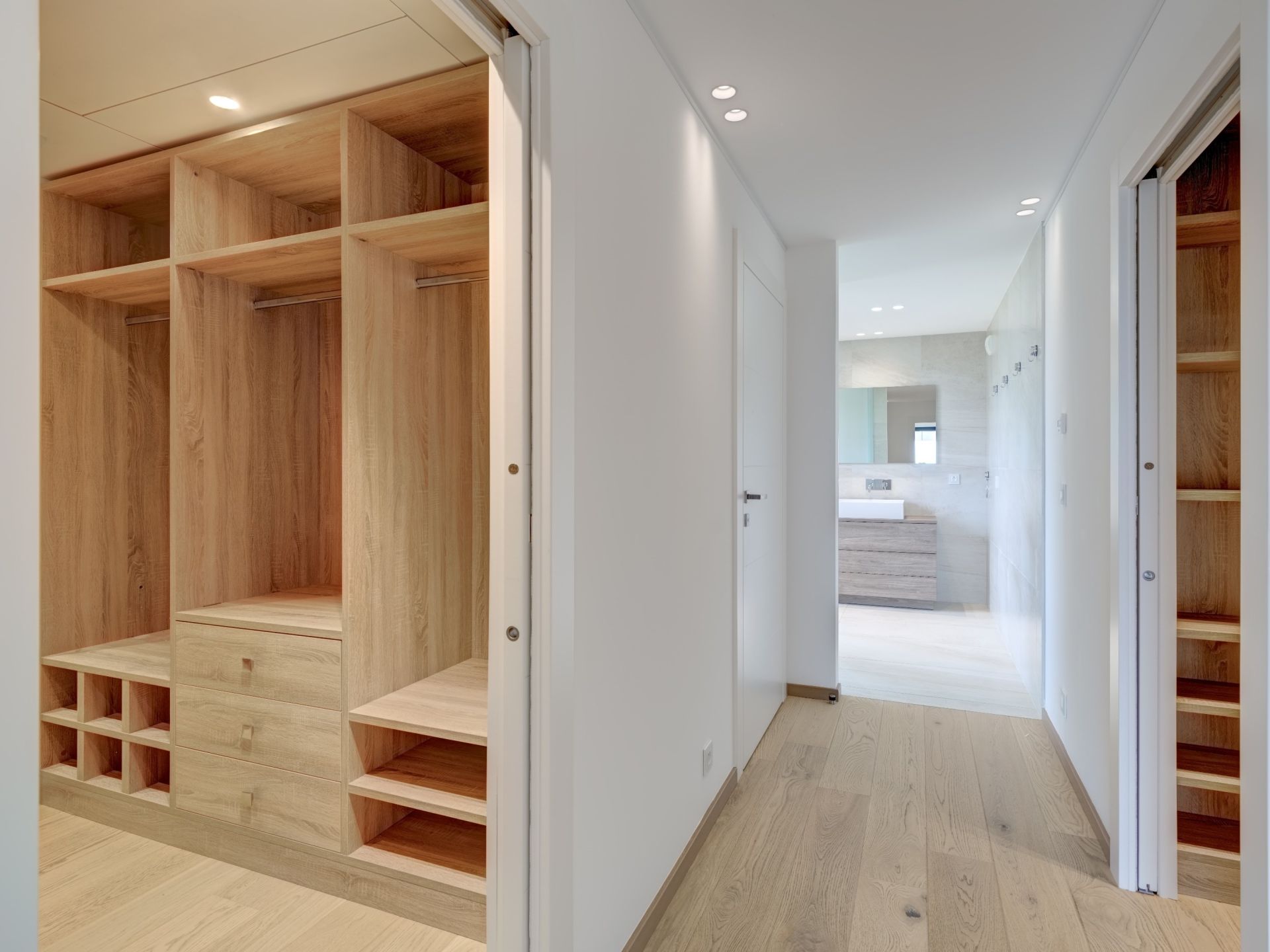 apartment 4 Rooms for sale on CANNES (06400)