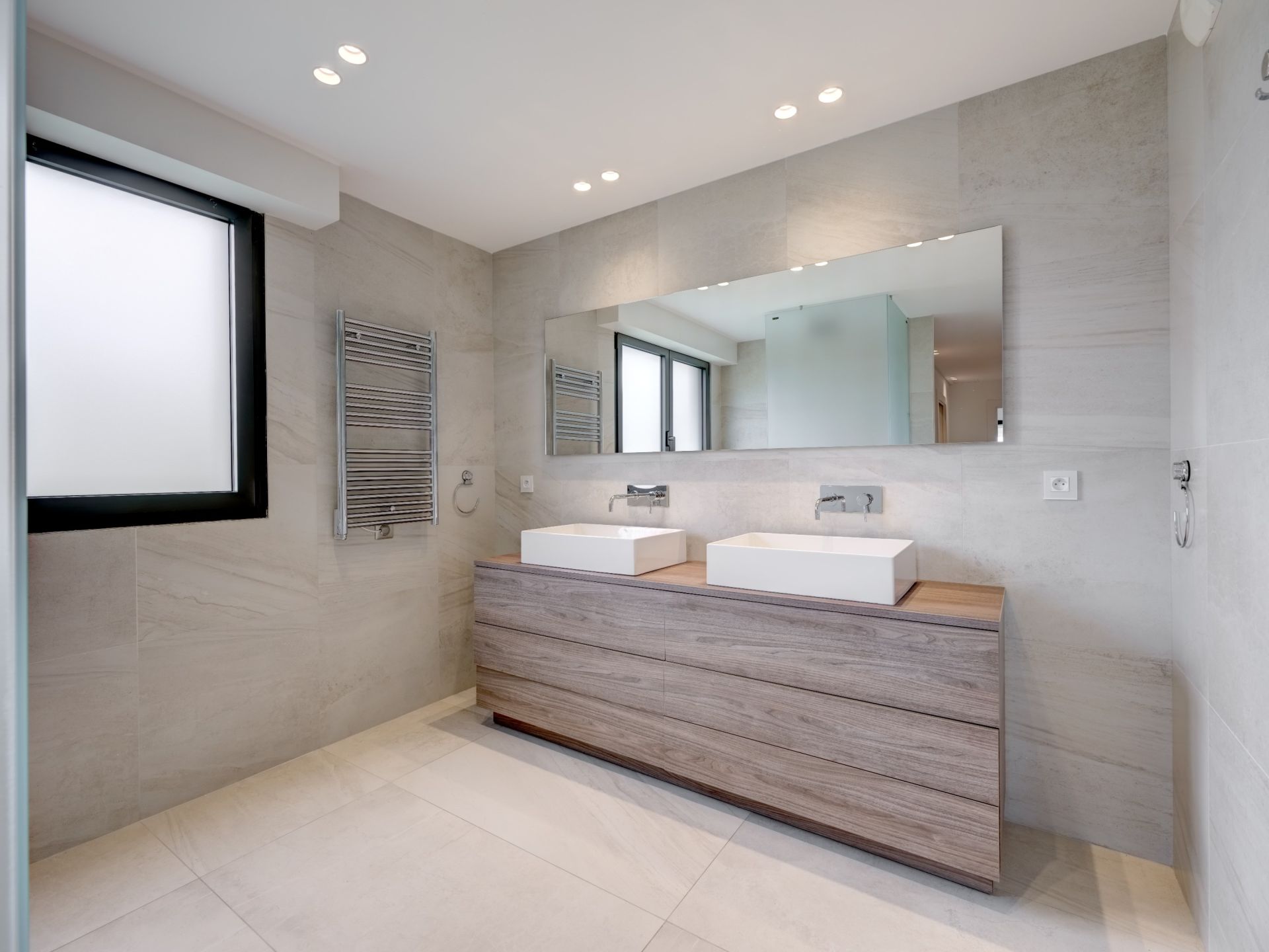 apartment 4 Rooms for sale on VALLAURIS (06220)