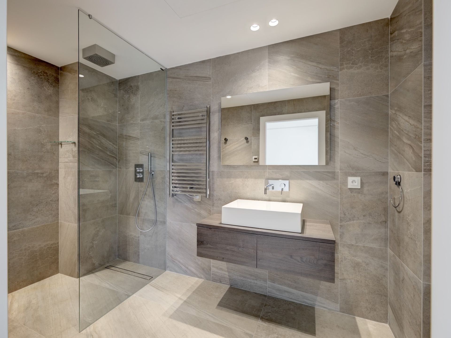 apartment 4 Rooms for sale on VALLAURIS (06220)