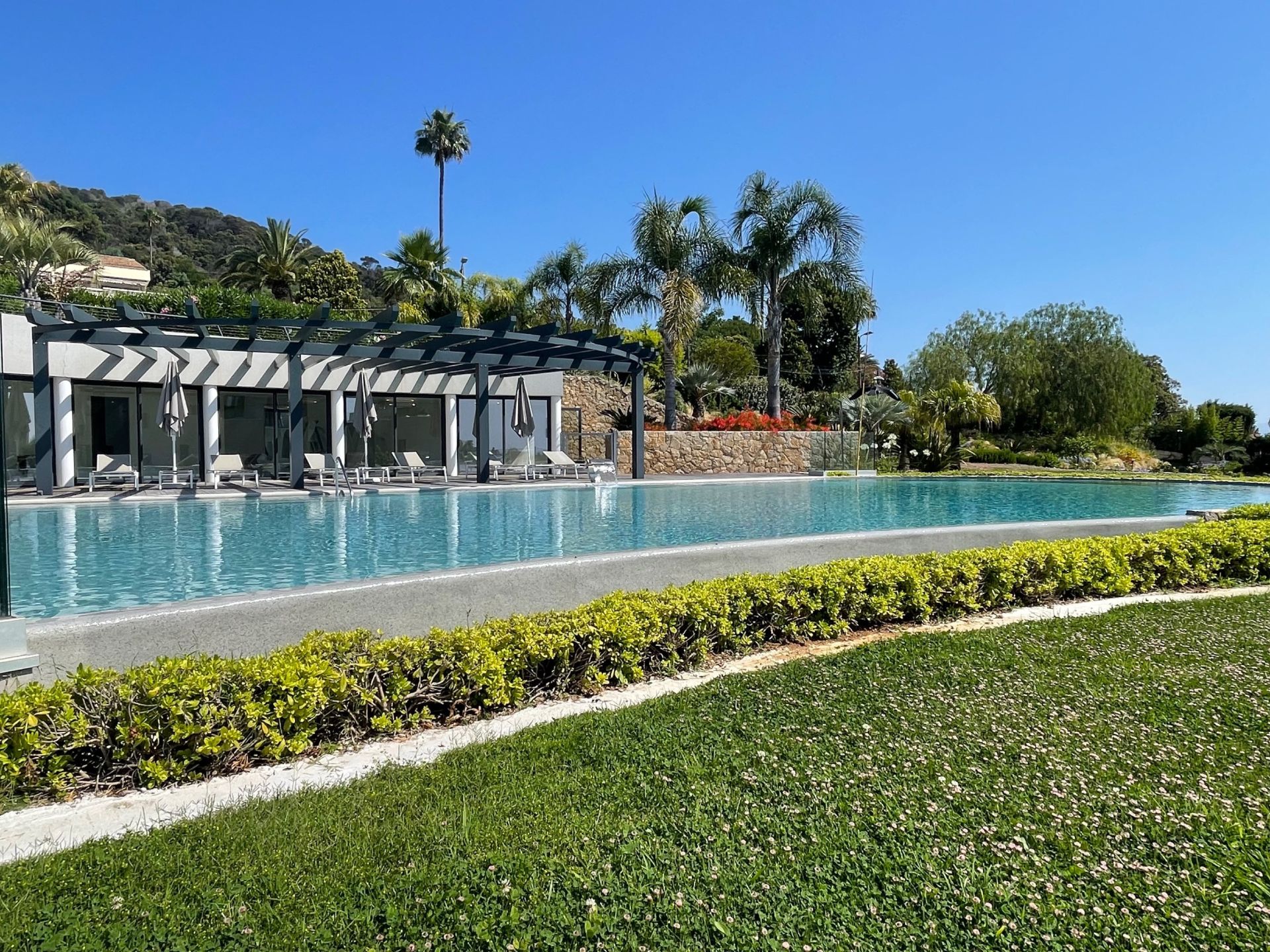 apartment 4 Rooms for sale on CANNES (06400)