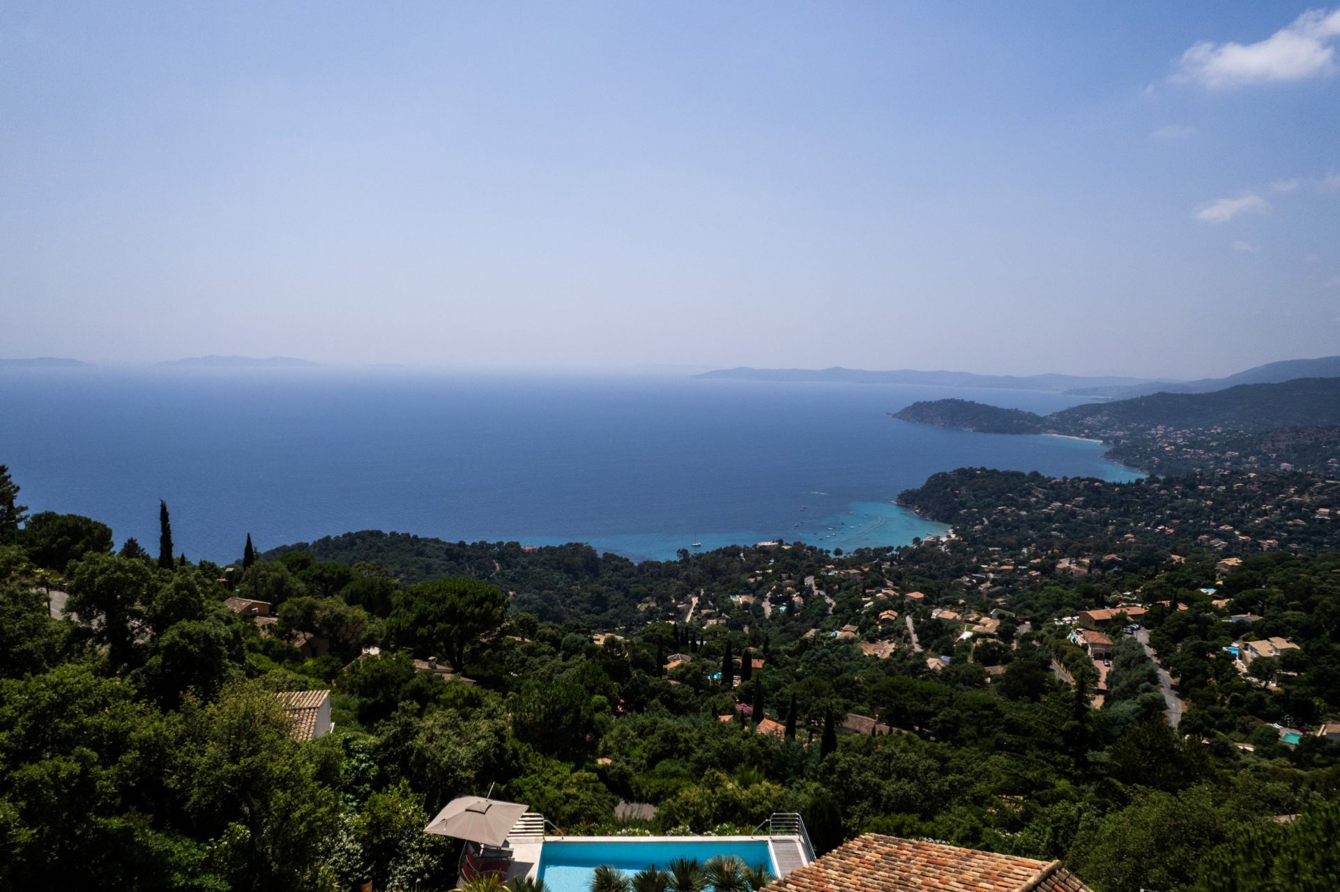 provencal house 8 Rooms for sale on RAYOL CANADEL SUR MER (83820)