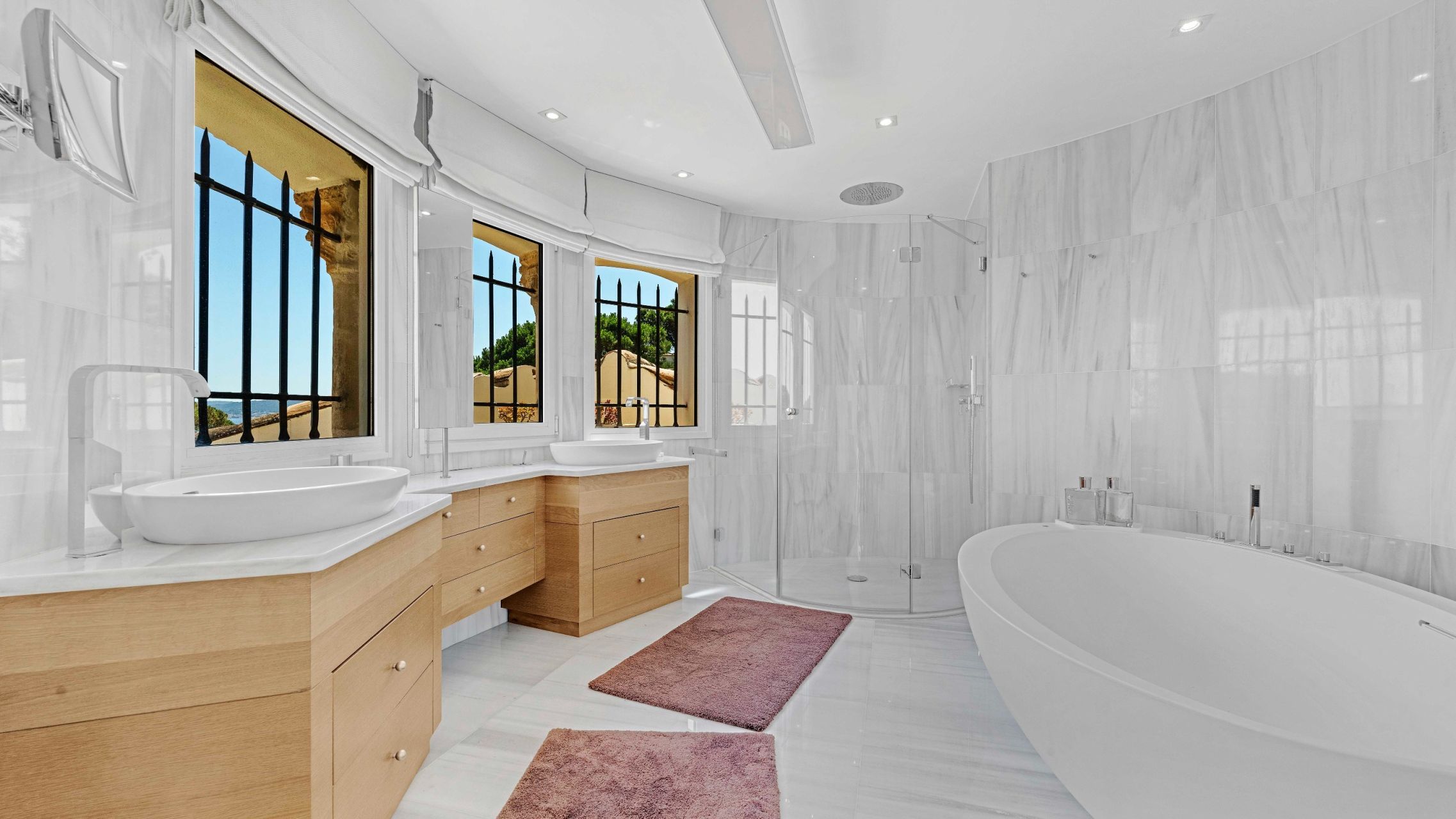 villa 11 Rooms for sale on STE MAXIME (83120)