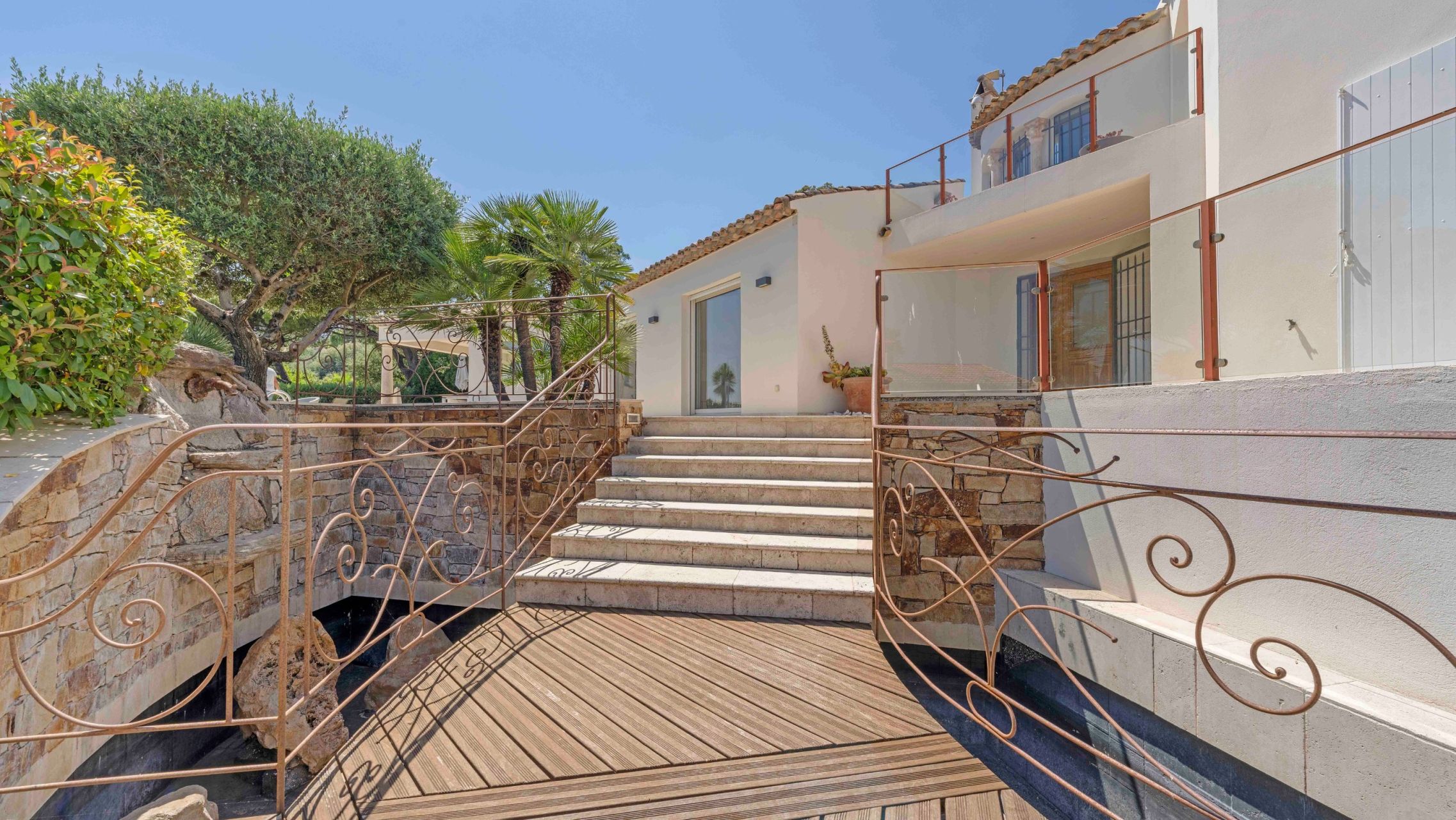 villa 11 Rooms for sale on STE MAXIME (83120)