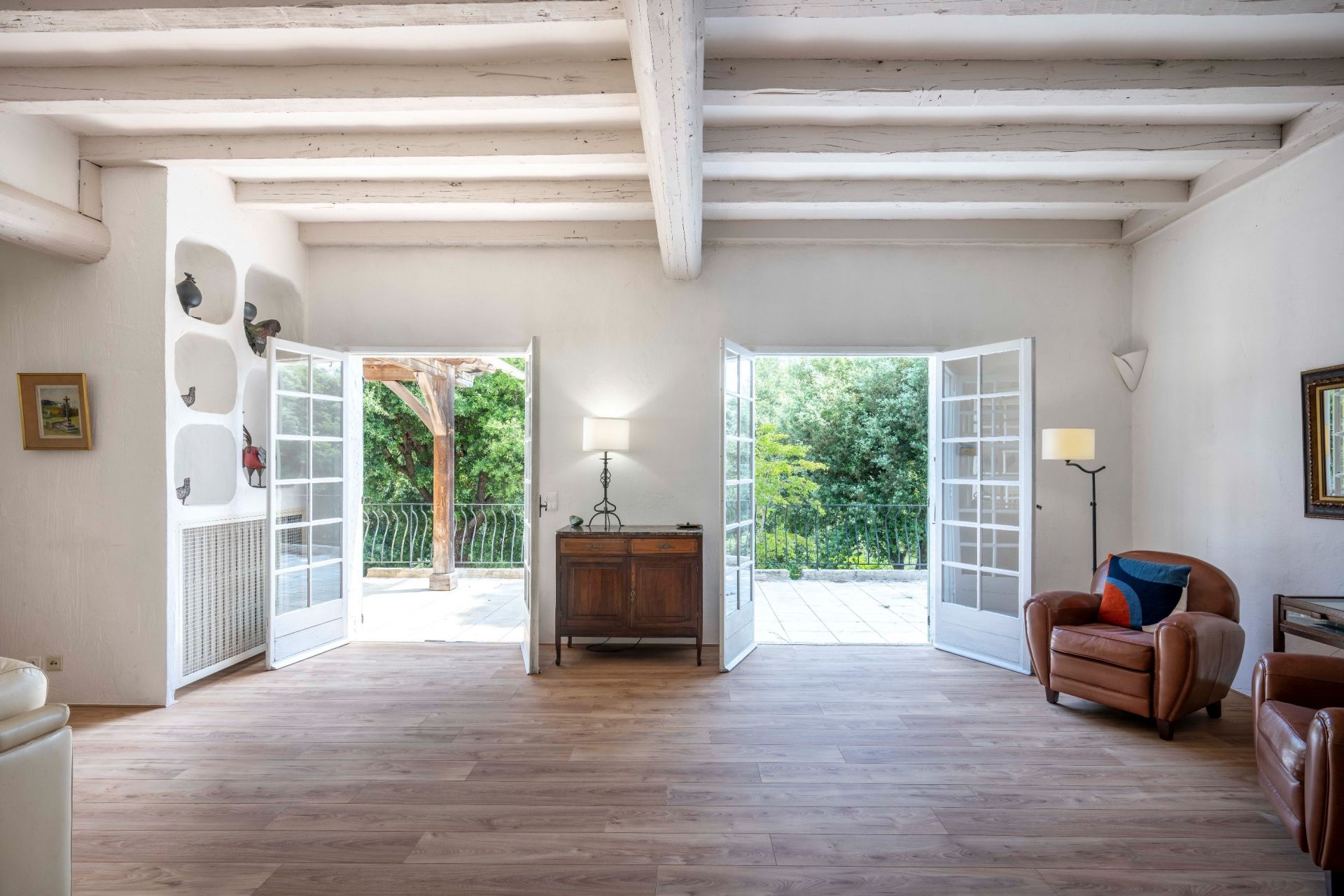 villa 7 Rooms for sale on VALLAURIS (06220)