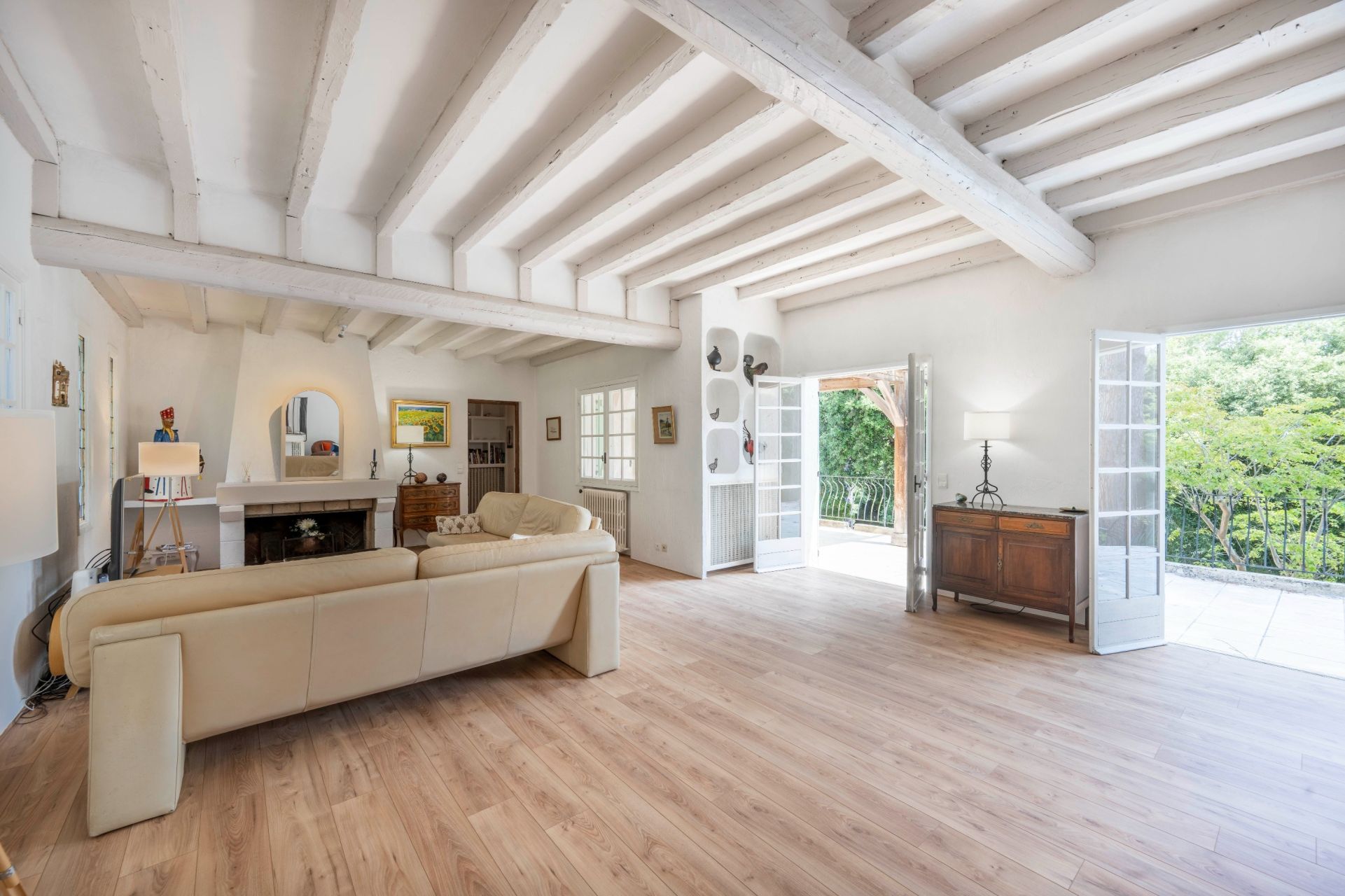 villa 7 Rooms for sale on VALLAURIS (06220)