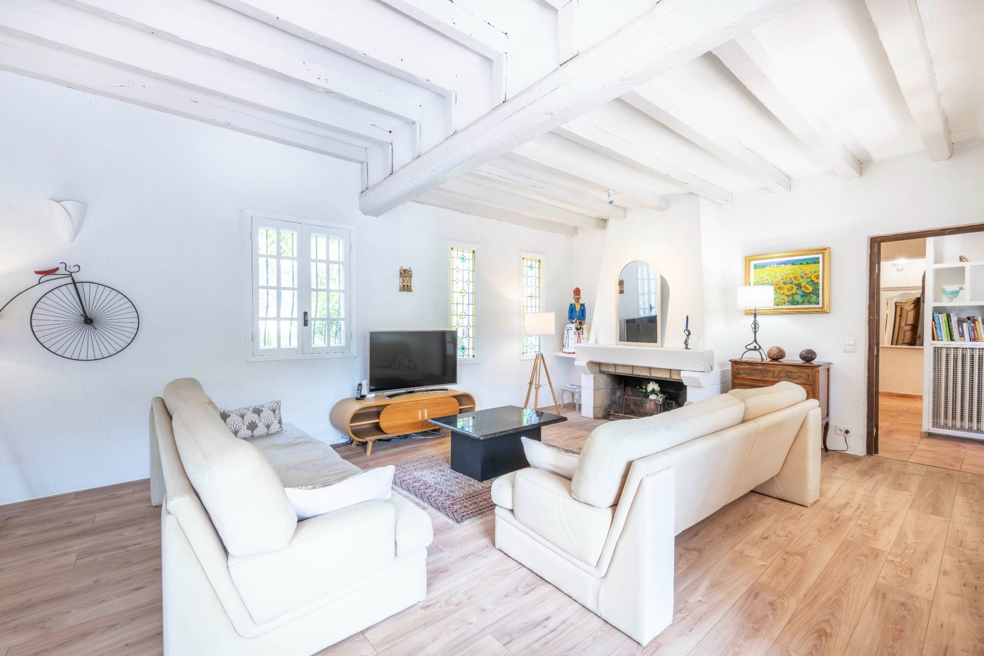 villa 7 Rooms for sale on VALLAURIS (06220)