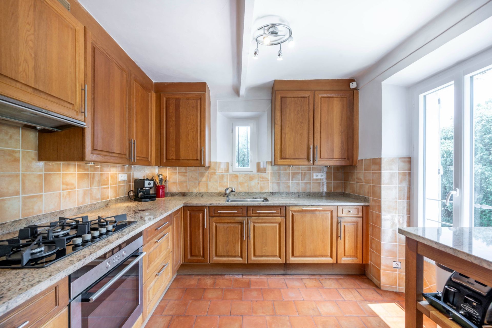 villa 7 Rooms for sale on VALLAURIS (06220)