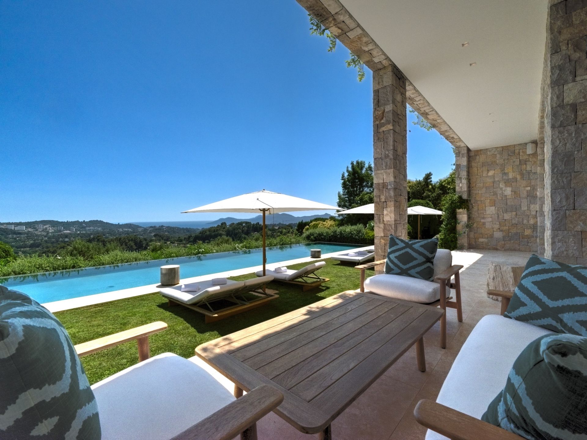 villa 17 Pièces en vente sur MOUGINS (06250)