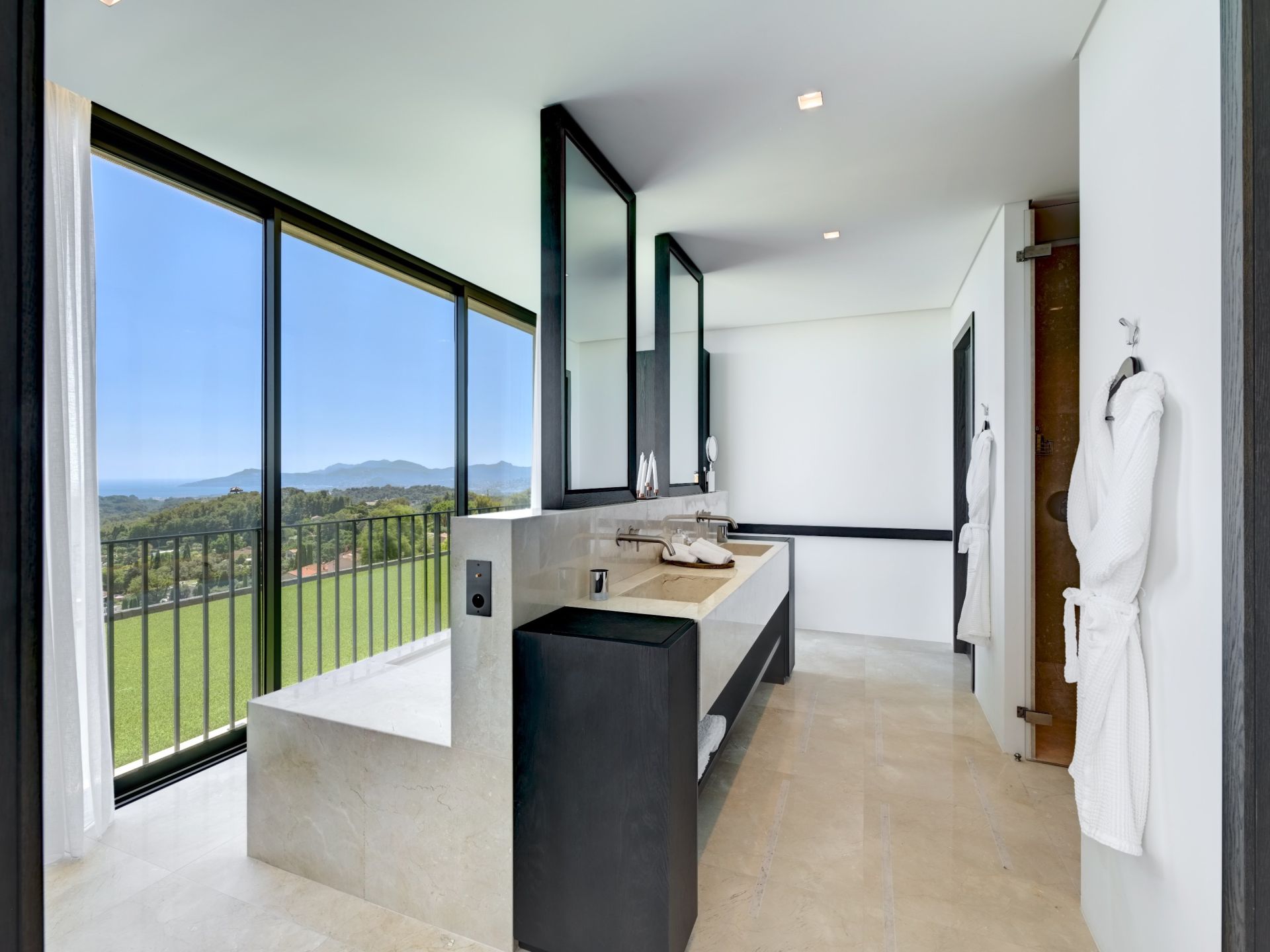 villa 17 Pièces en vente sur MOUGINS (06250)