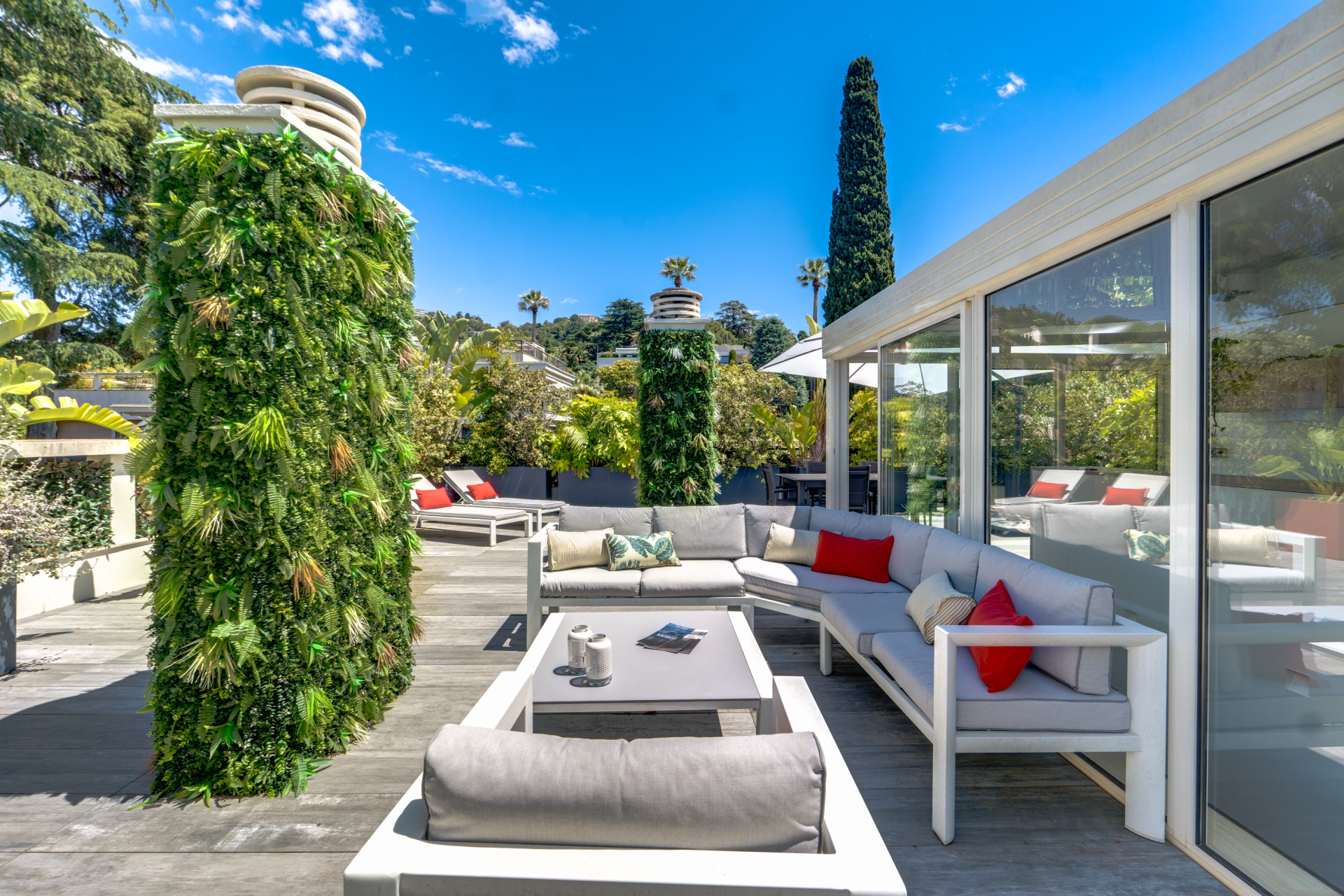 penthouse 4 Rooms for sale on CANNES (06400)