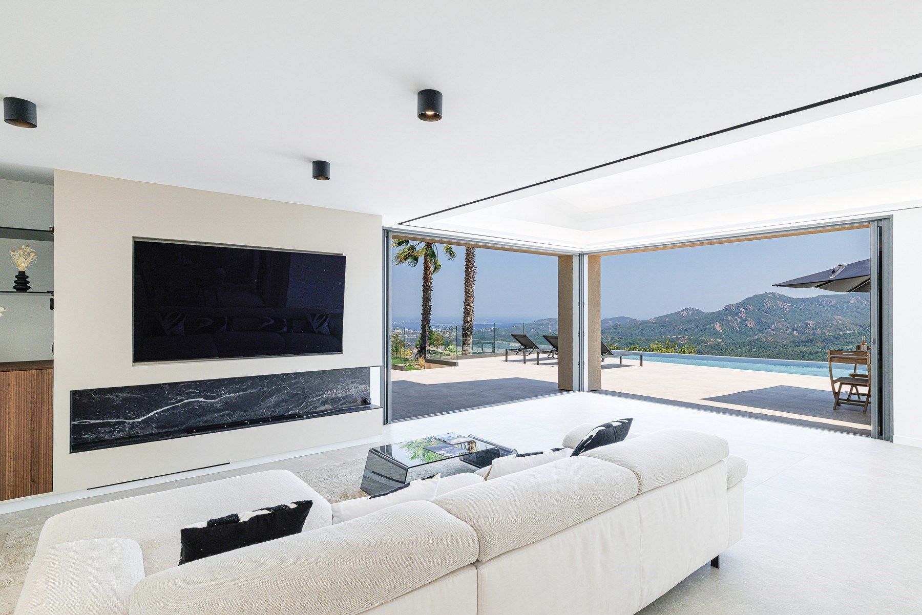 contemporary house 10 Rooms for sale on LES ADRETS DE L ESTEREL (83600)