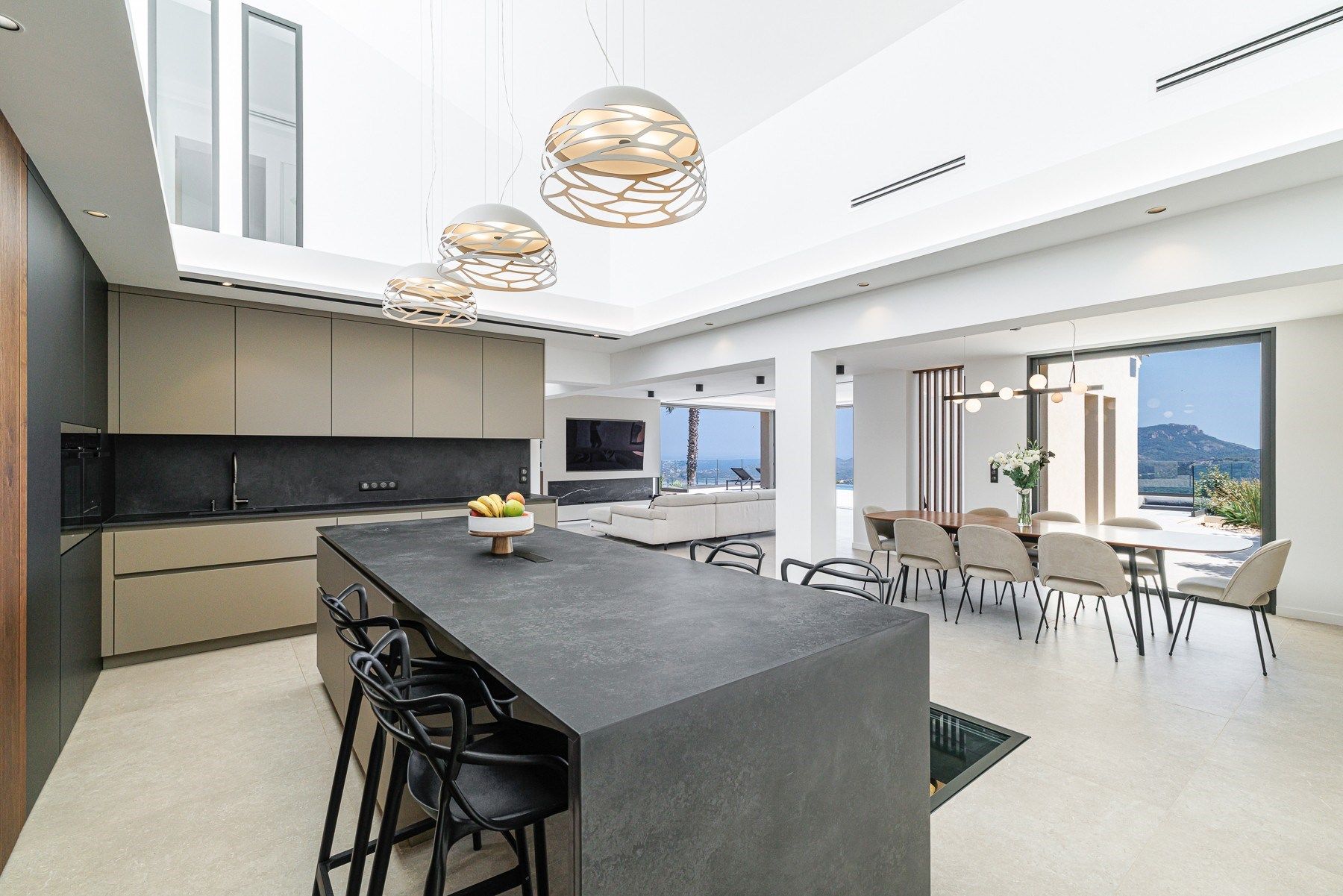 contemporary house 10 Rooms for sale on LES ADRETS DE L ESTEREL (83600)