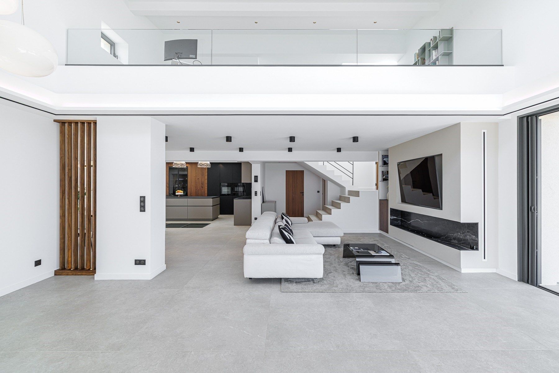 contemporary house 10 Rooms for sale on LES ADRETS DE L ESTEREL (83600)