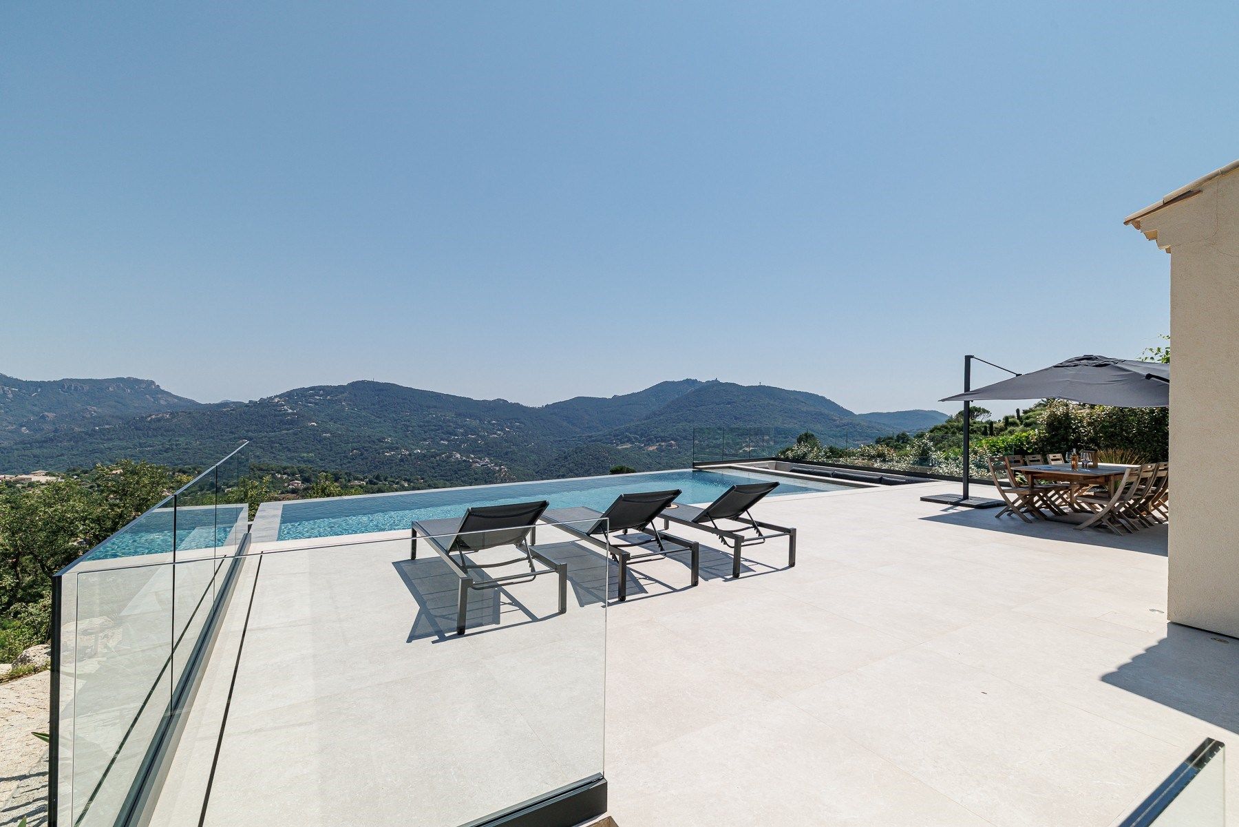 contemporary house 10 Rooms for sale on LES ADRETS DE L ESTEREL (83600)