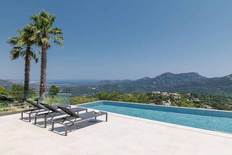 contemporary house 10 Rooms for sale on LES ADRETS DE L ESTEREL (83600)