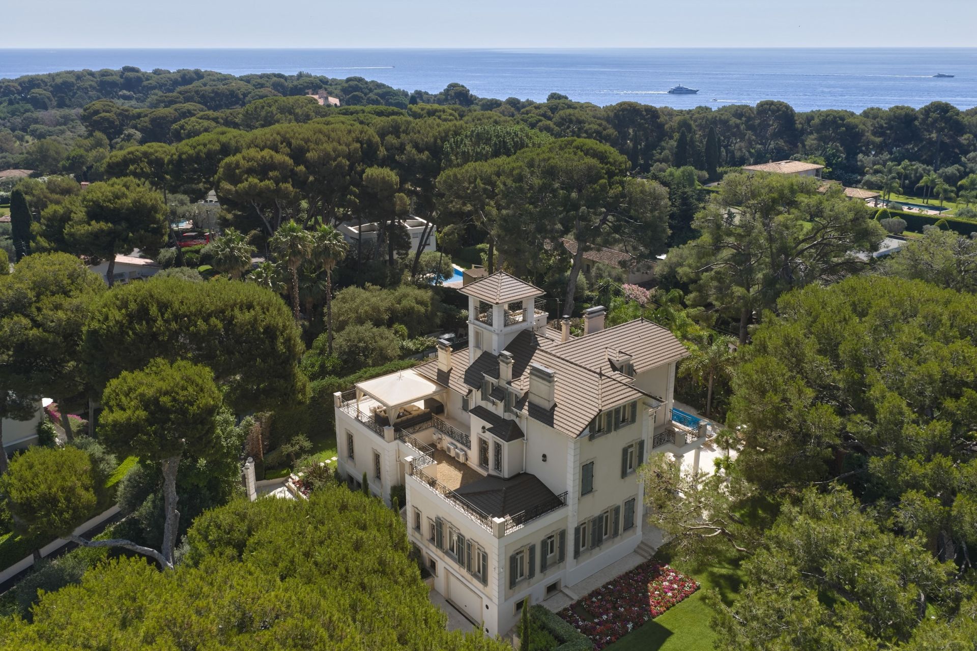 hôtel particulier 11 Pièces en vente sur CAP D ANTIBES (06160)