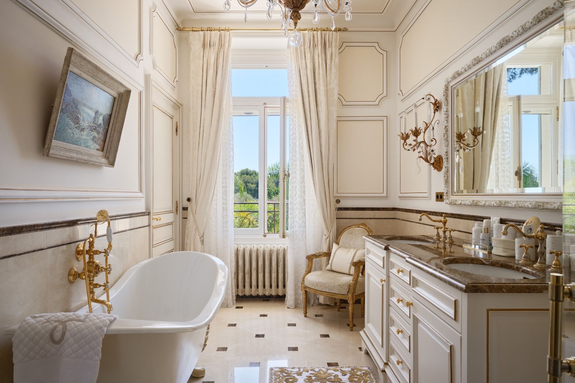 hôtel particulier 11 Pièces en vente sur CAP D ANTIBES (06160)