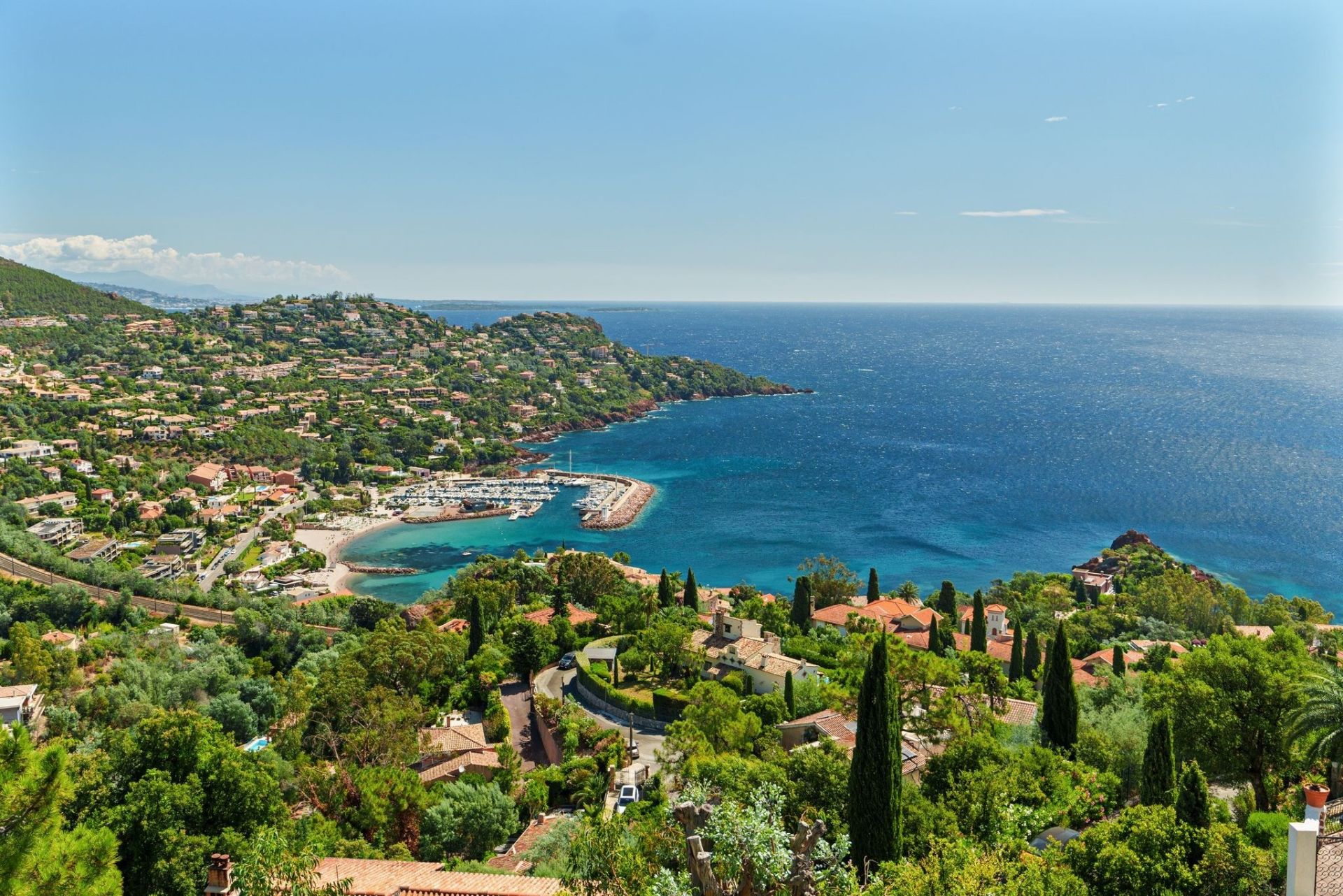 contemporary house 7 Rooms for sale on THEOULE SUR MER (06590)