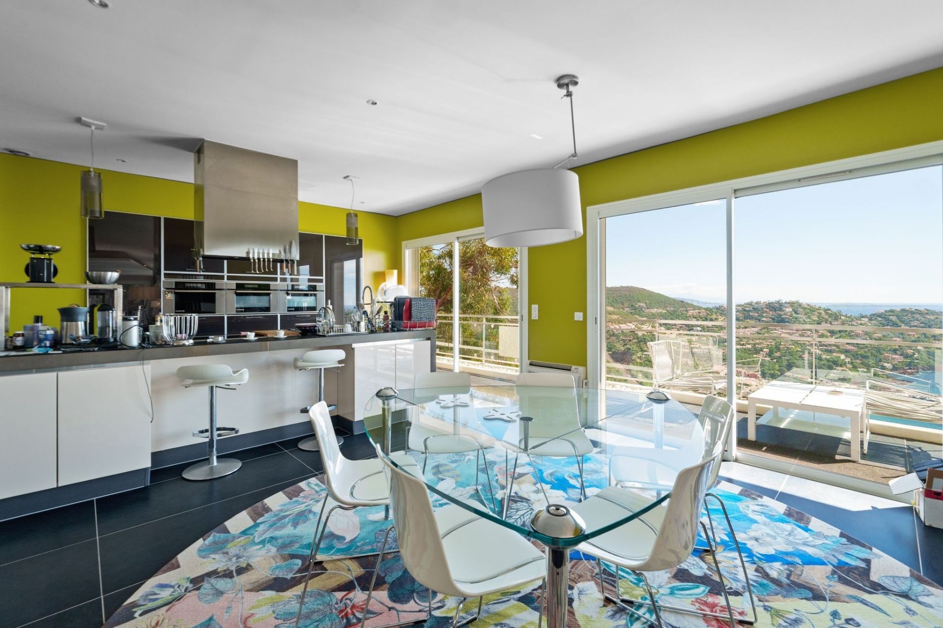 contemporary house 7 Rooms for sale on THEOULE SUR MER (06590)