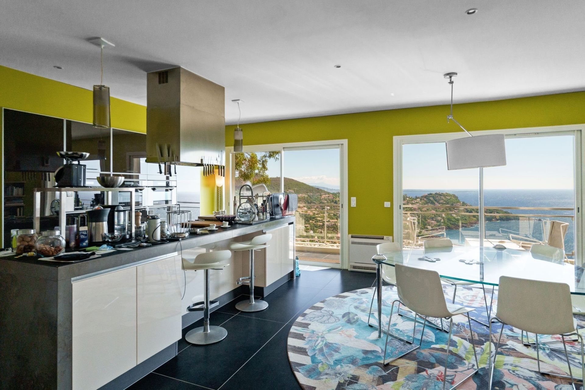 contemporary house 7 Rooms for sale on THEOULE SUR MER (06590)