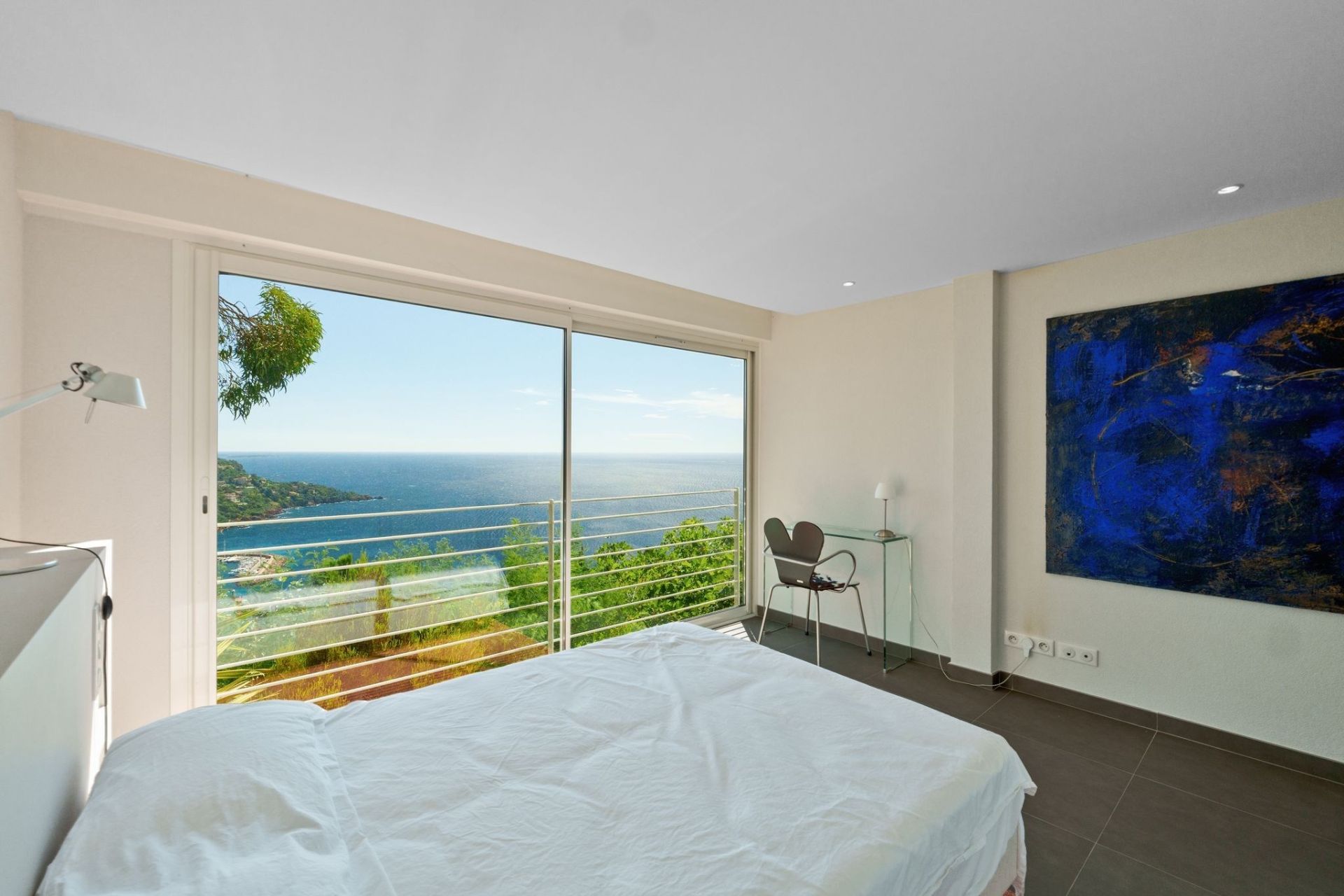 contemporary house 7 Rooms for sale on THEOULE SUR MER (06590)