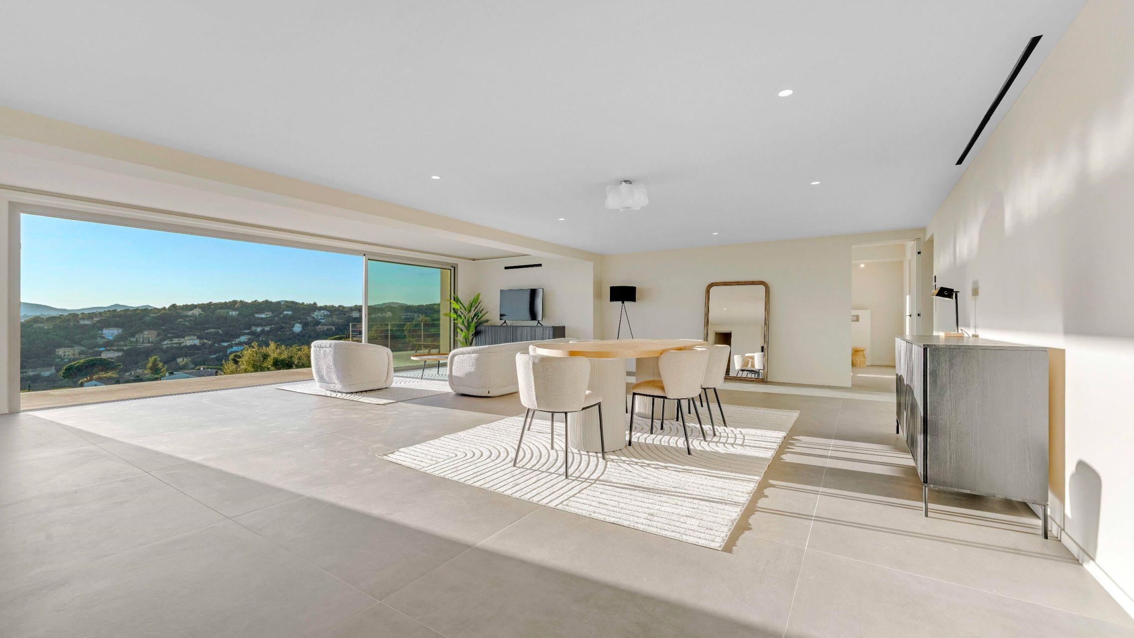 villa 6 Rooms for sale on LES ISSAMBRES (83380)