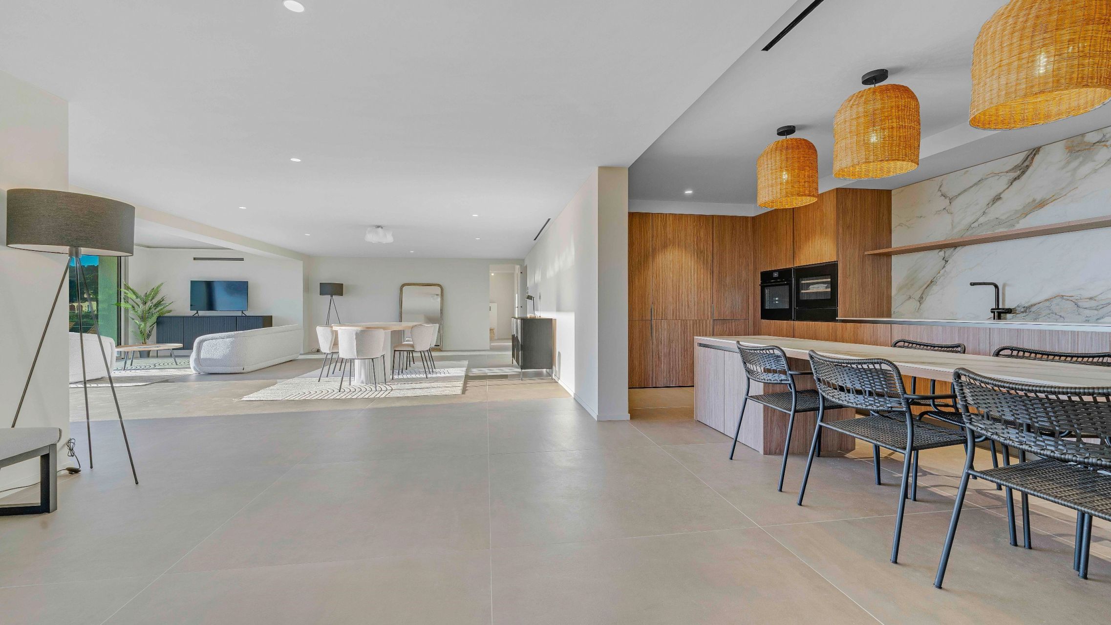 villa 6 Rooms for sale on LES ISSAMBRES (83380)