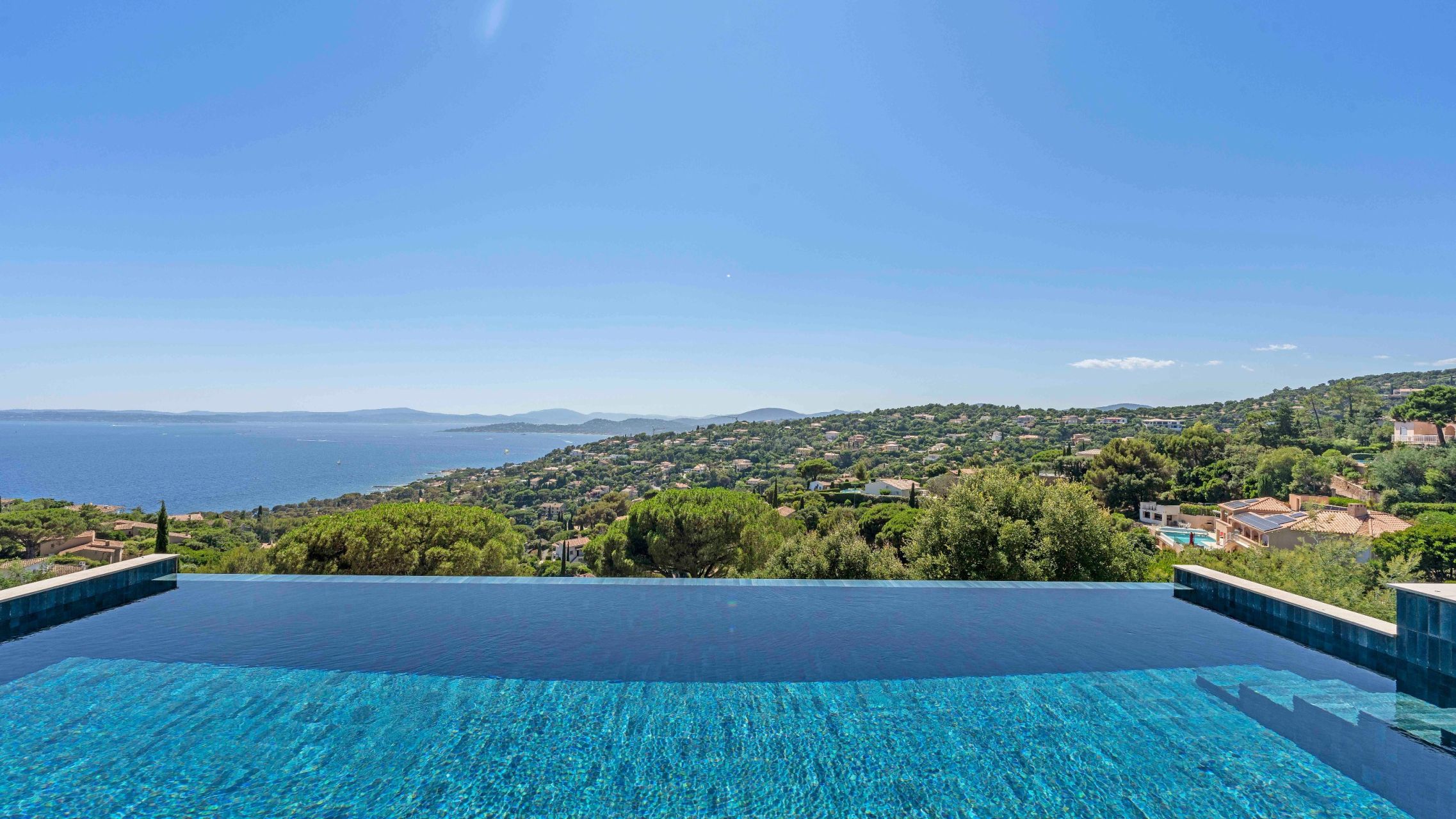 villa 6 Rooms for sale on LES ISSAMBRES (83380)