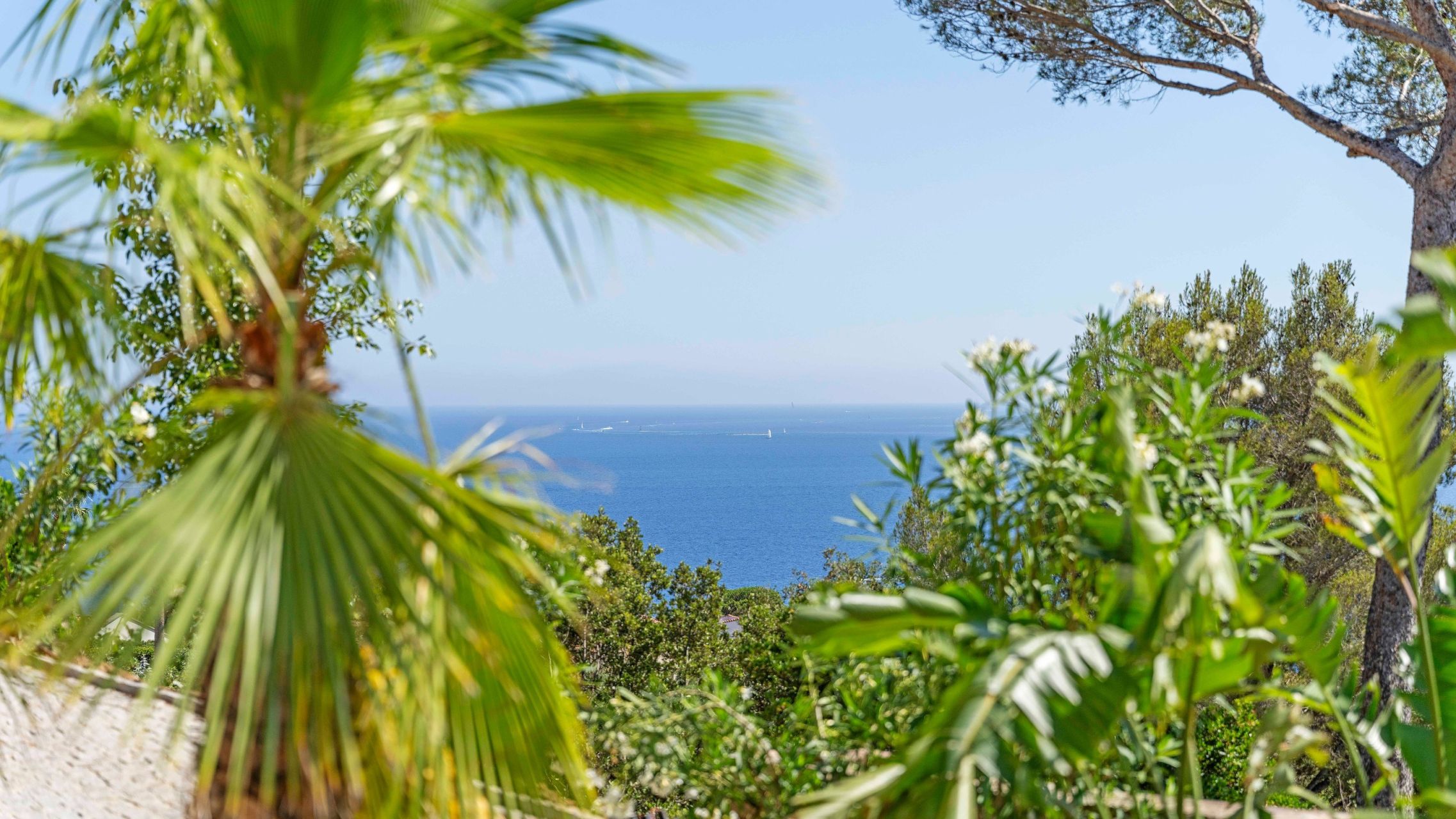 villa 6 Rooms for sale on LES ISSAMBRES (83380)