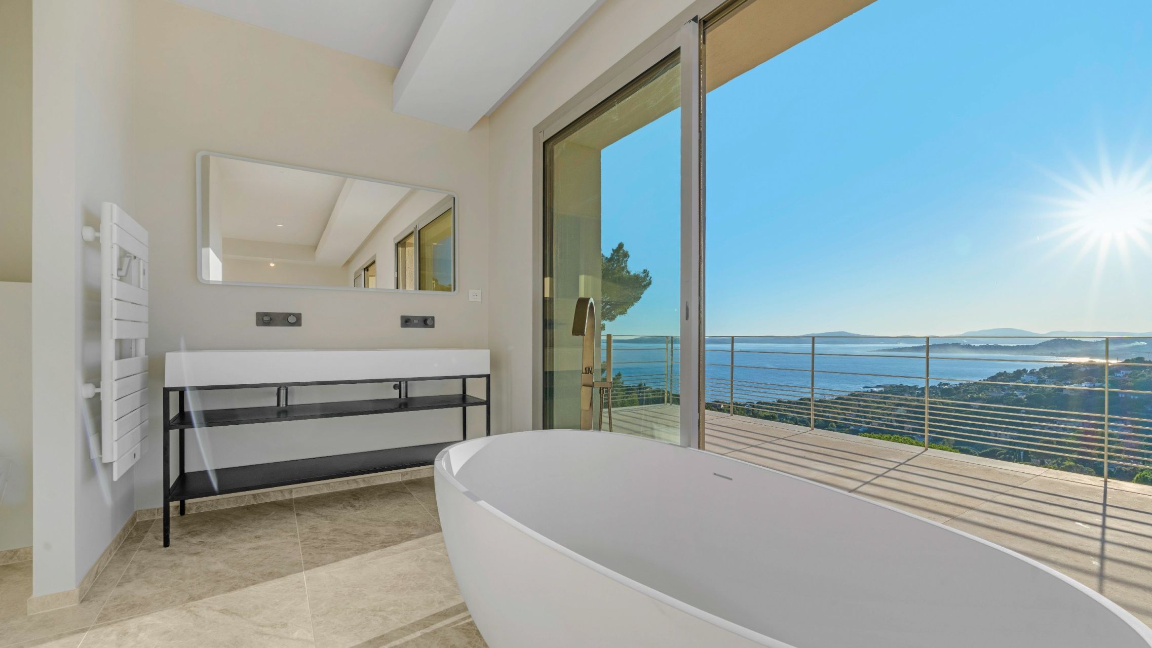 villa 6 Rooms for sale on LES ISSAMBRES (83380)