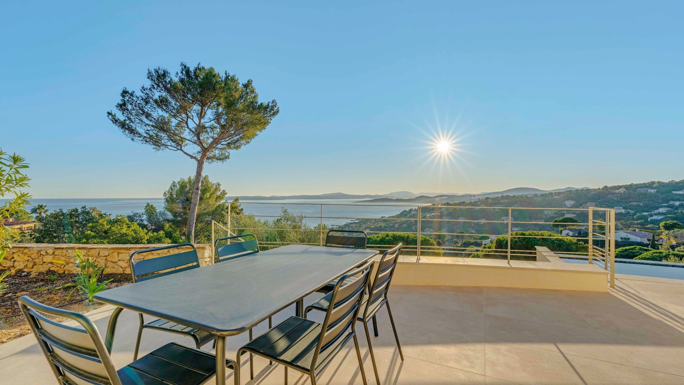 villa 6 Rooms for sale on LES ISSAMBRES (83380)