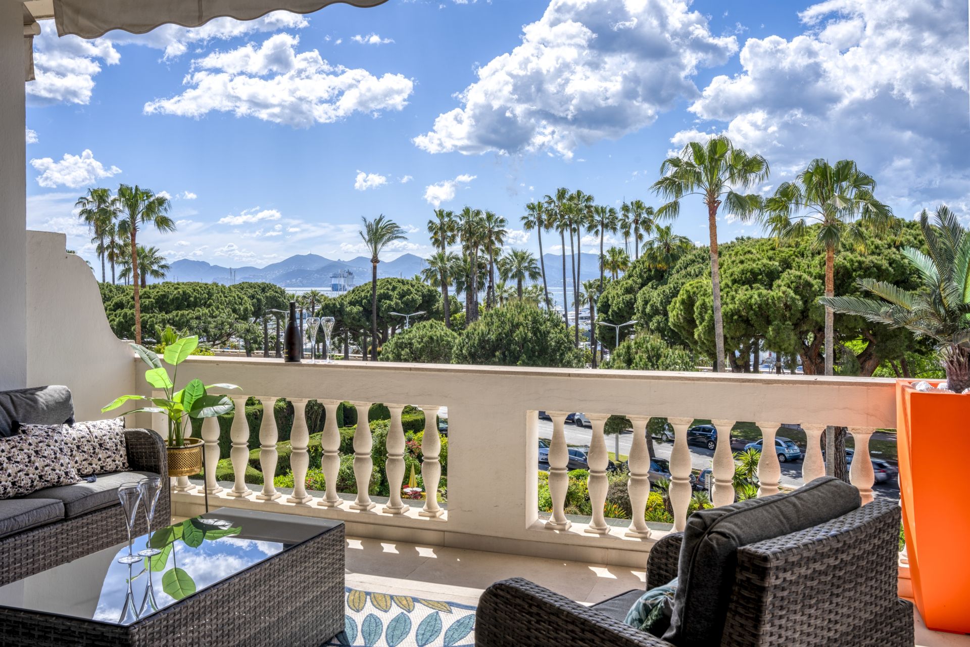 apartment 4 Rooms for sale on CANNES (06400)