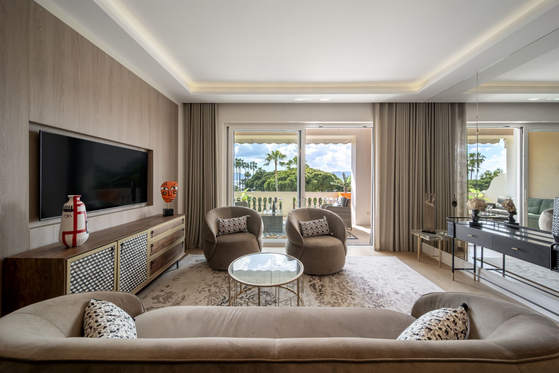 apartment 4 Rooms for sale on CANNES (06400)
