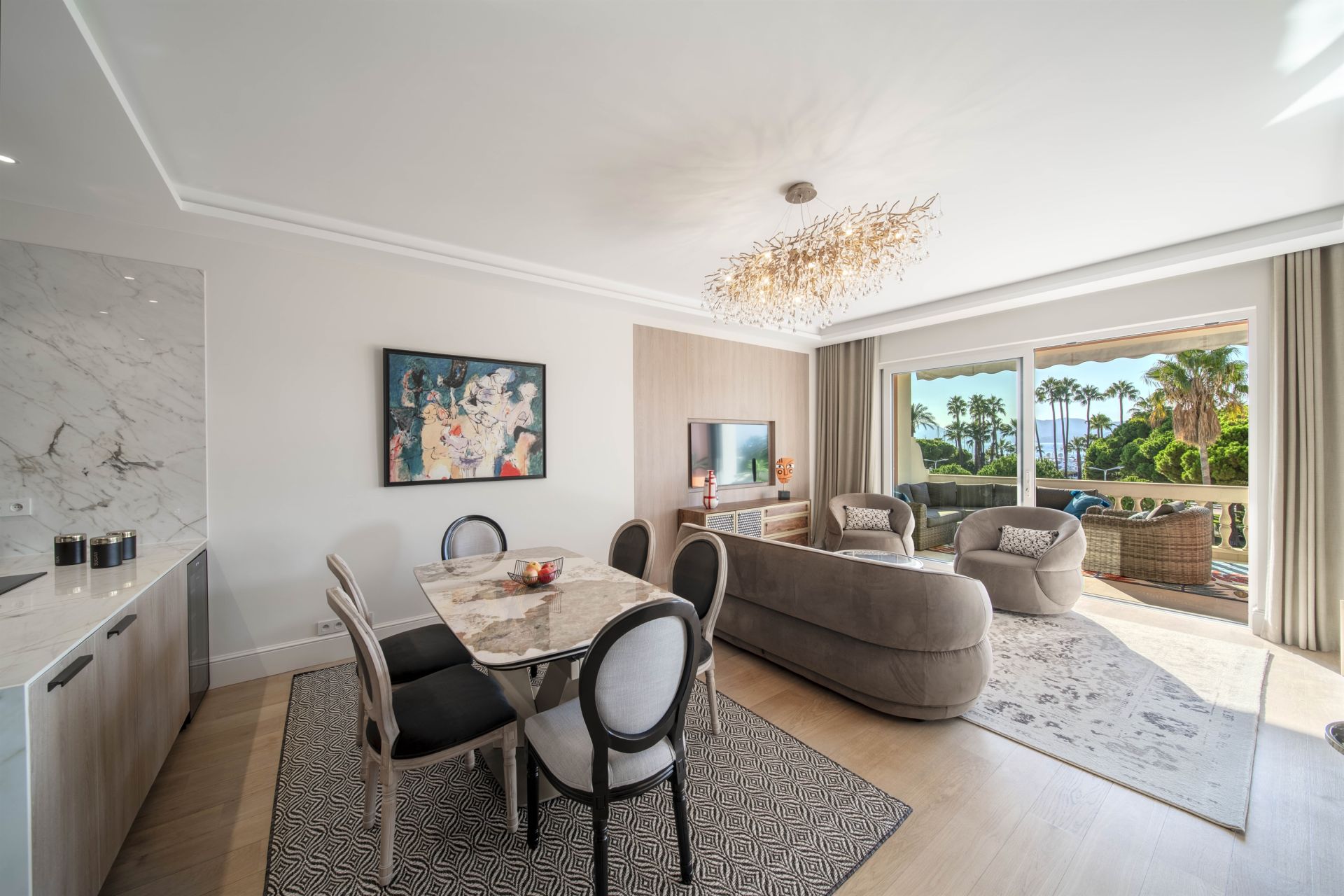 apartment 4 Rooms for sale on CANNES (06400)