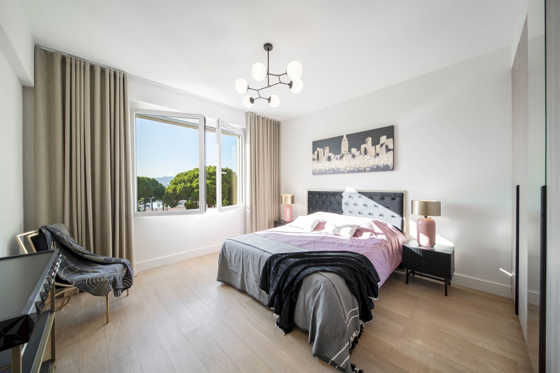 apartment 4 Rooms for sale on CANNES (06400)