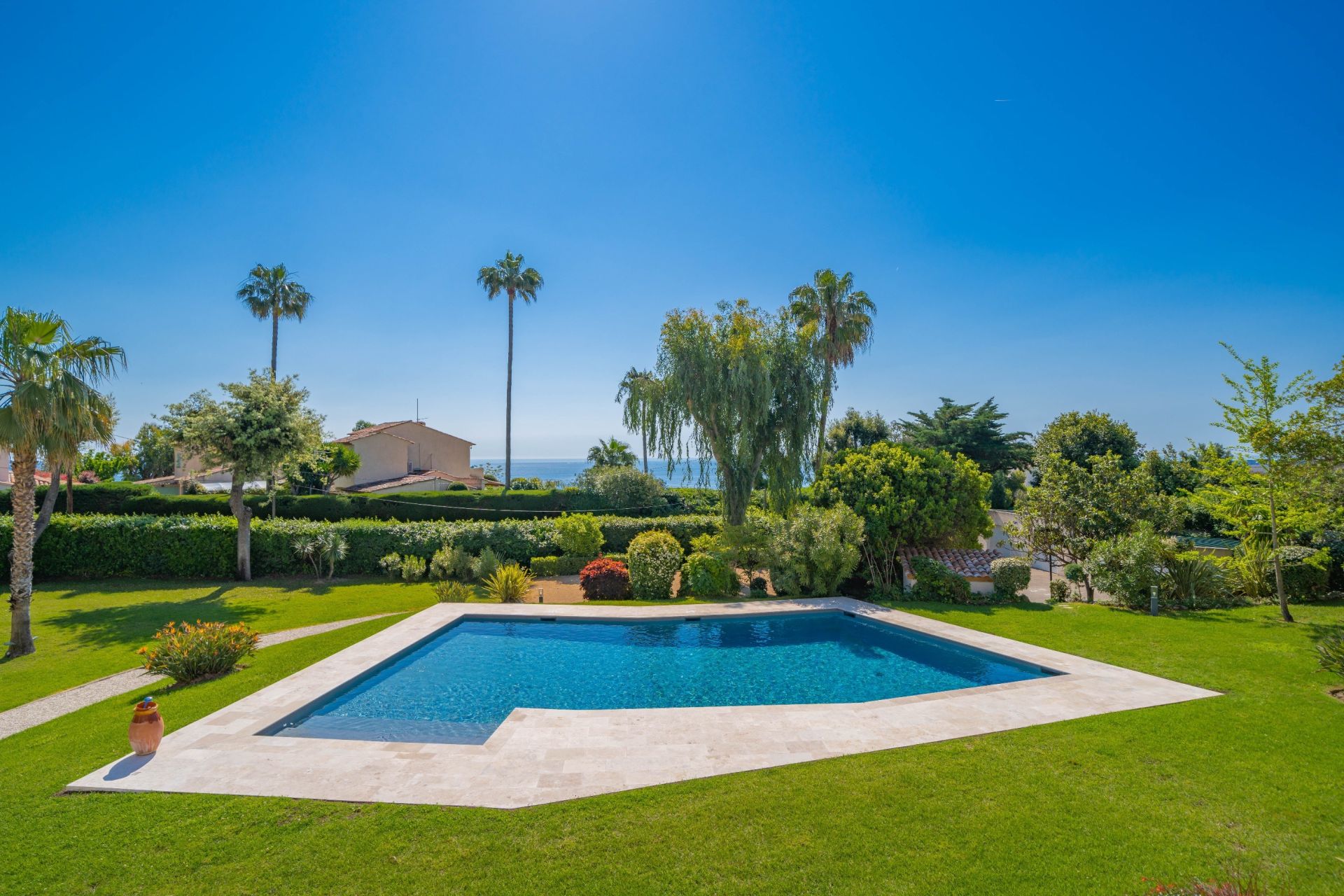 bastide 5 Rooms for sale on LE GOLFE JUAN (06220)